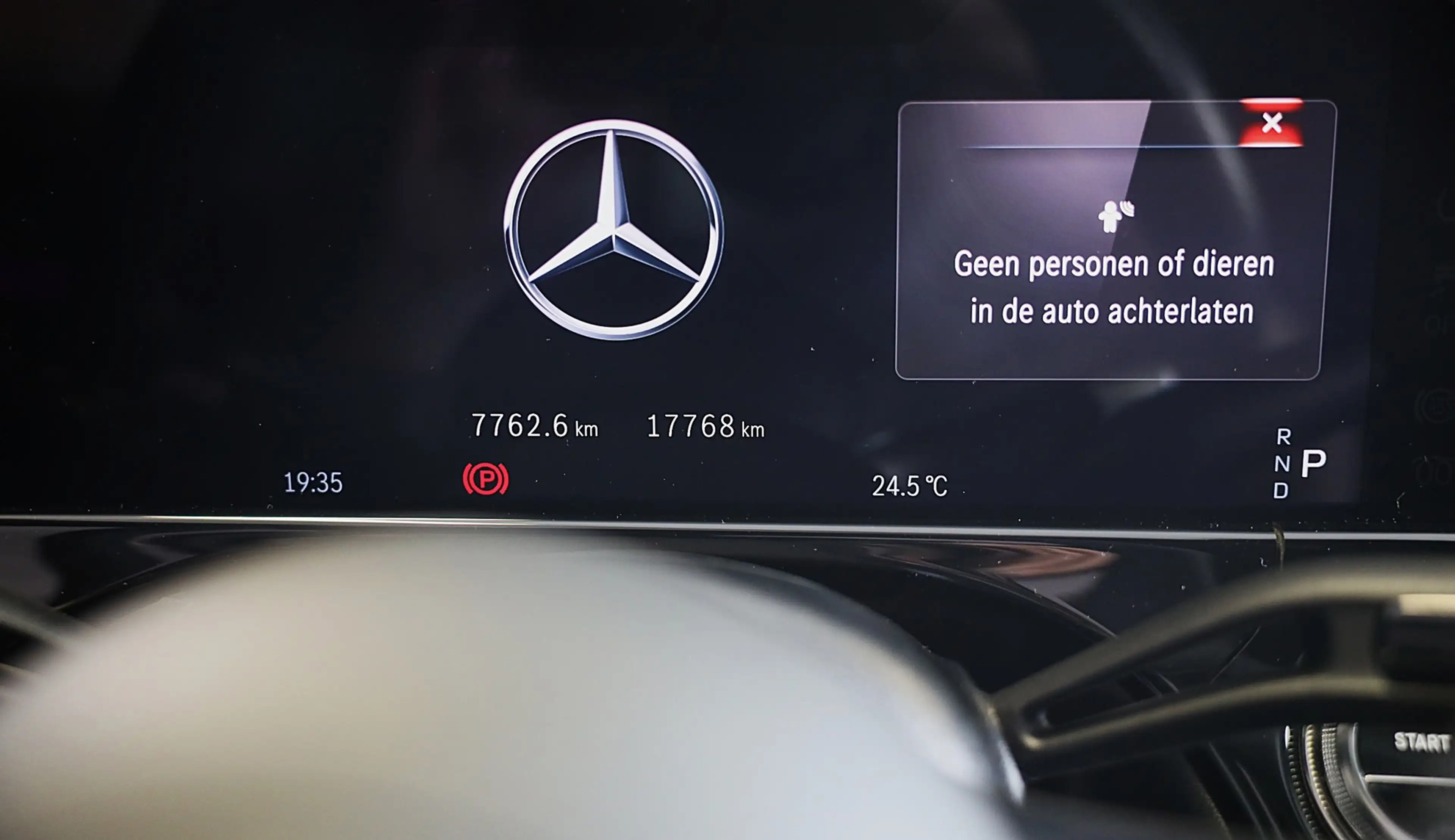 Mercedes-Benz E 300 e AMG 53 Look / Head Up / Luchtvering / Burmester — photo 43