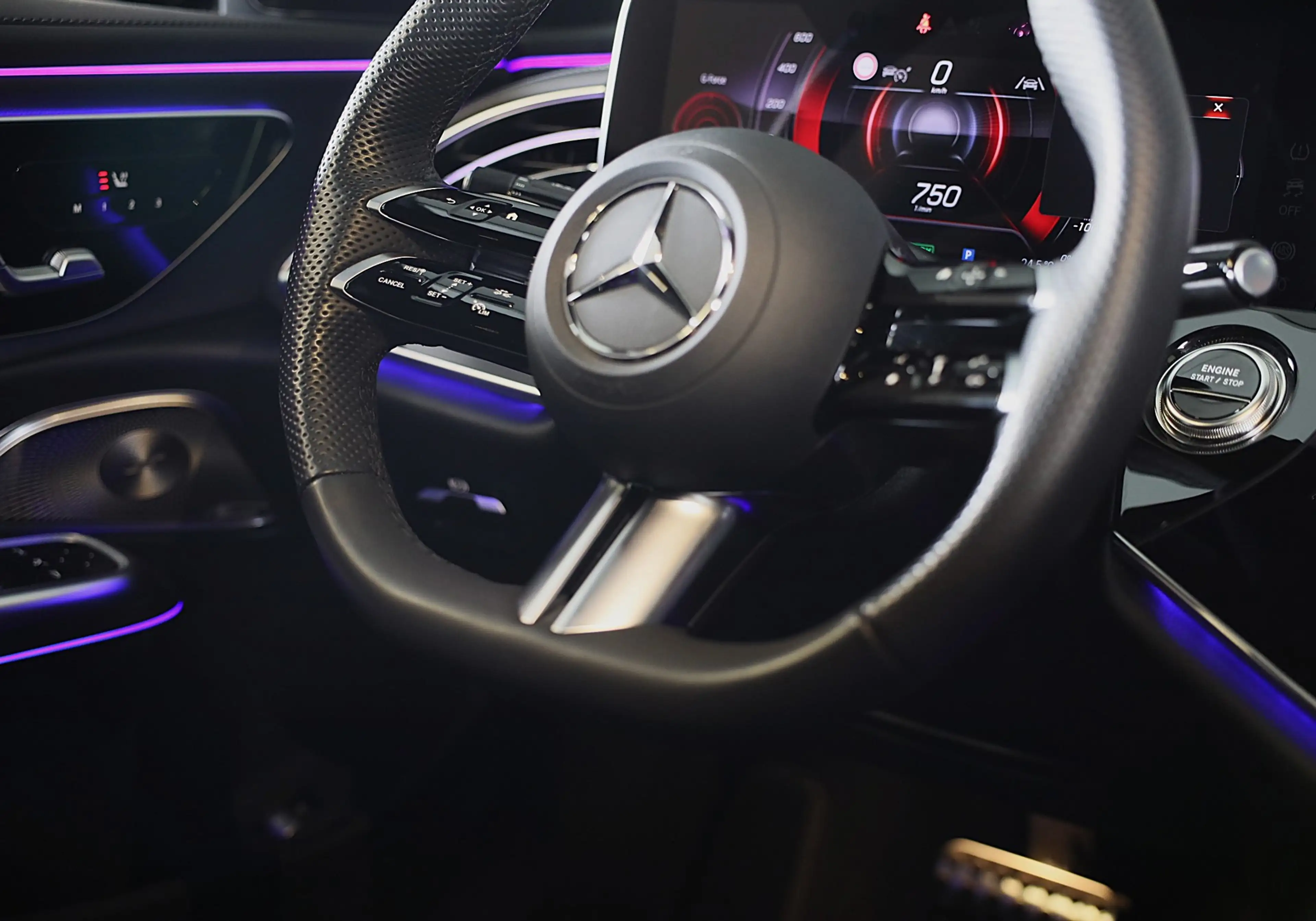 Mercedes-Benz E 300 e AMG 53 Look / Head Up / Luchtvering / Burmester — photo 41