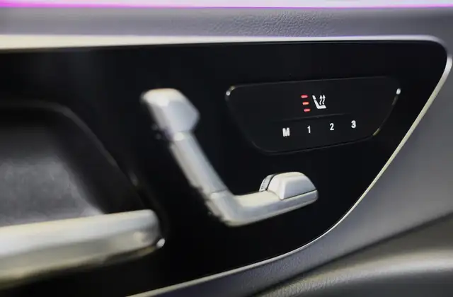 Mercedes-Benz E-Class view 10