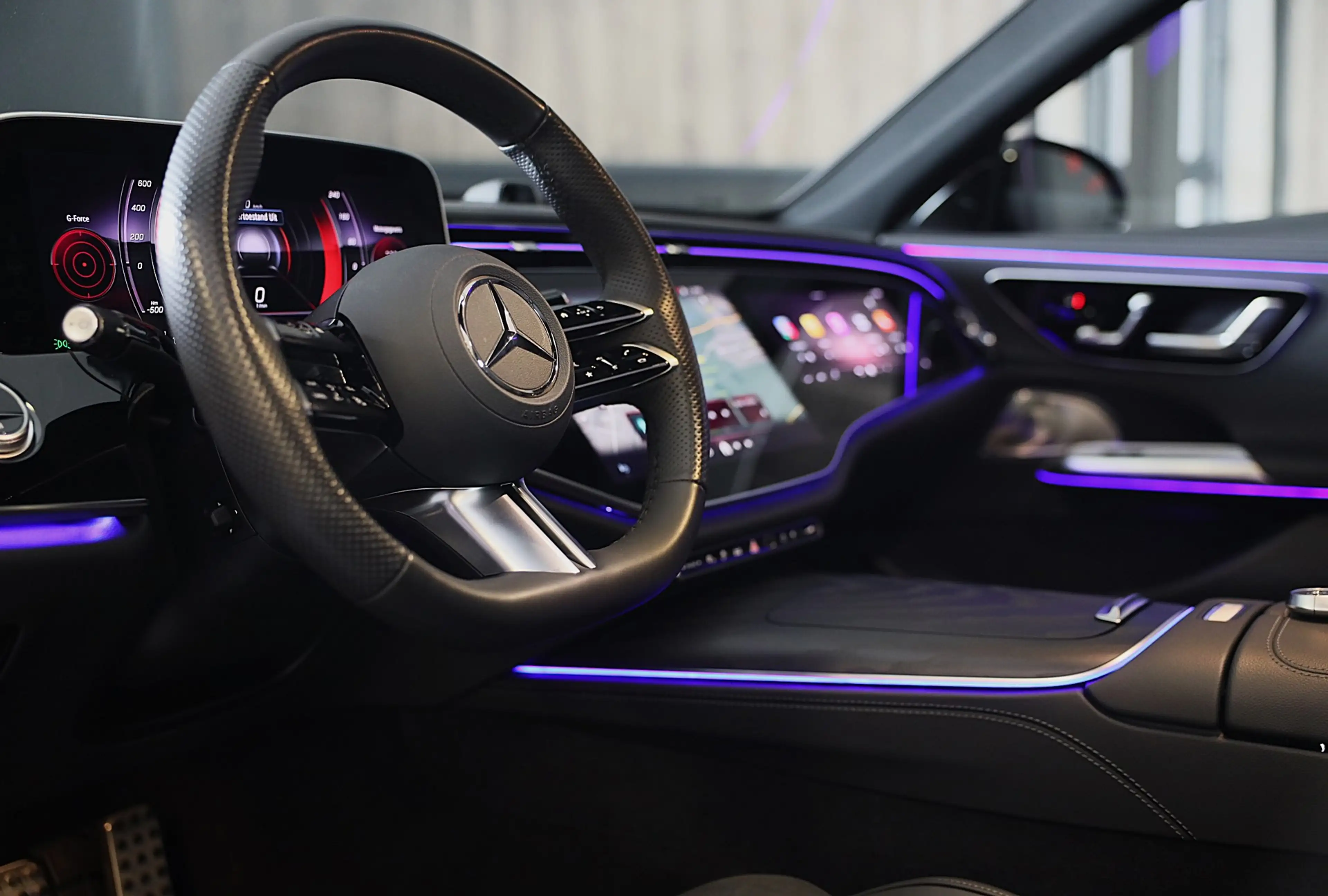 Mercedes-Benz E 300 e AMG 53 Look / Head Up / Luchtvering / Burmester — photo 12
