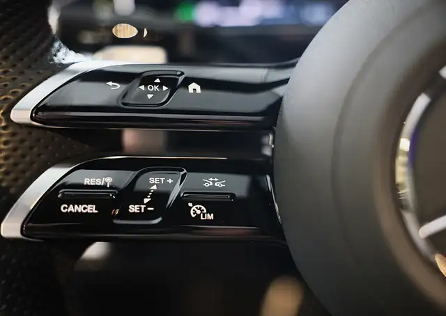 Mercedes-Benz E-Class view 18