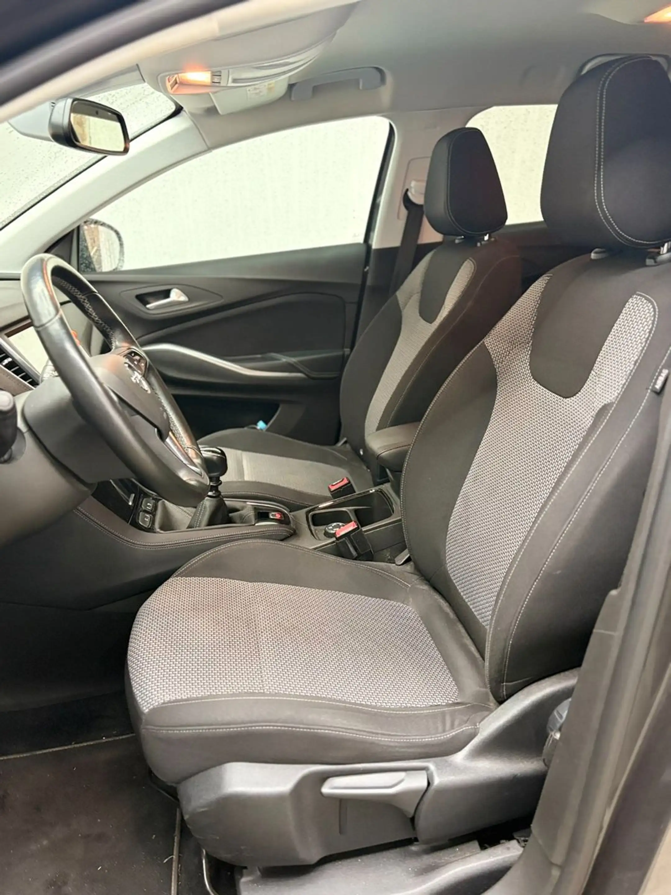 Opel Grandland X — photo 11