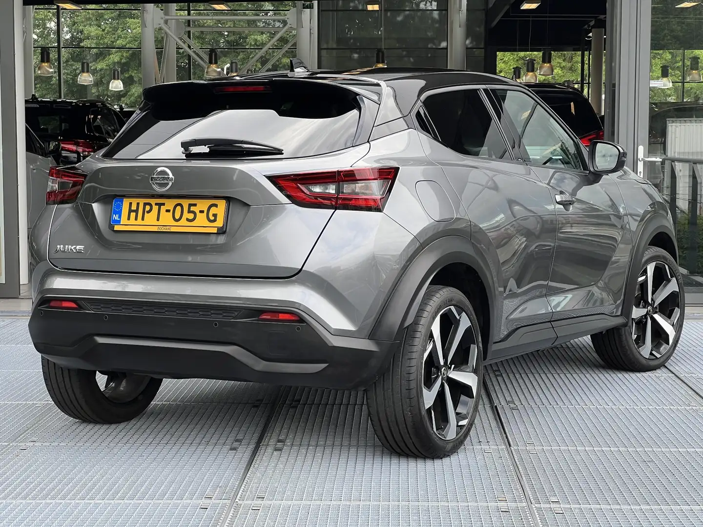 Nissan Juke 1.0 DIG-T N-Design | Navigatie | Stoel-voorruitver Grijs - 2