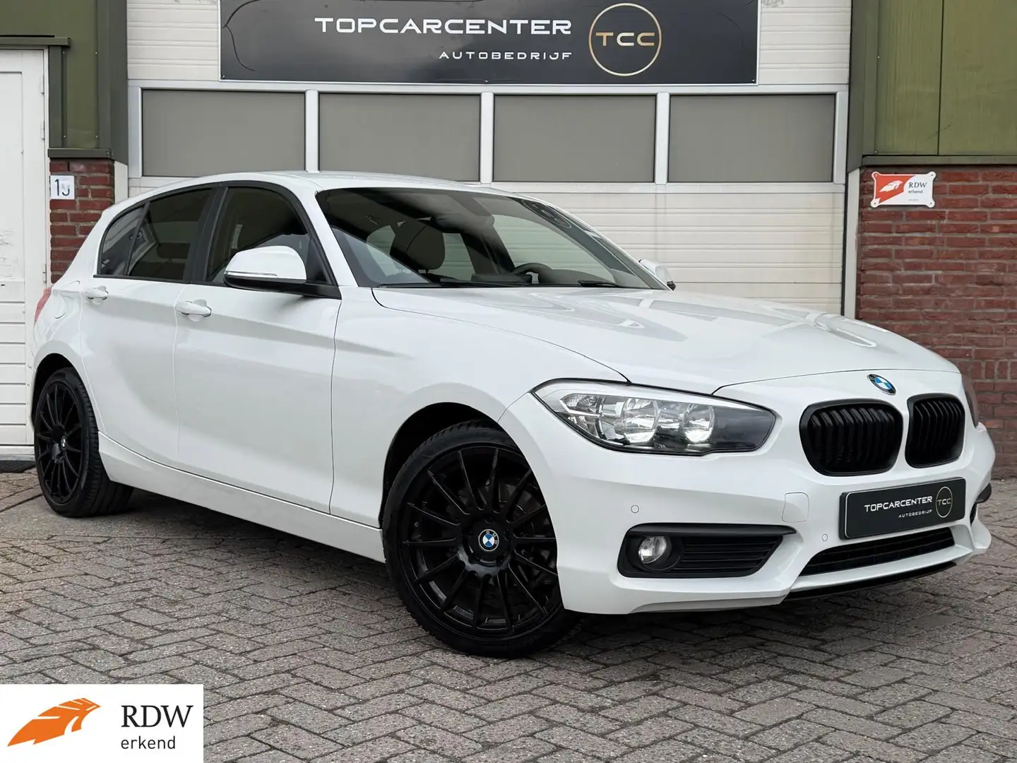 BMW 118 1-serie 118i Essential/AIRCO/CARPLAY/PARKS/APK Белый - 1