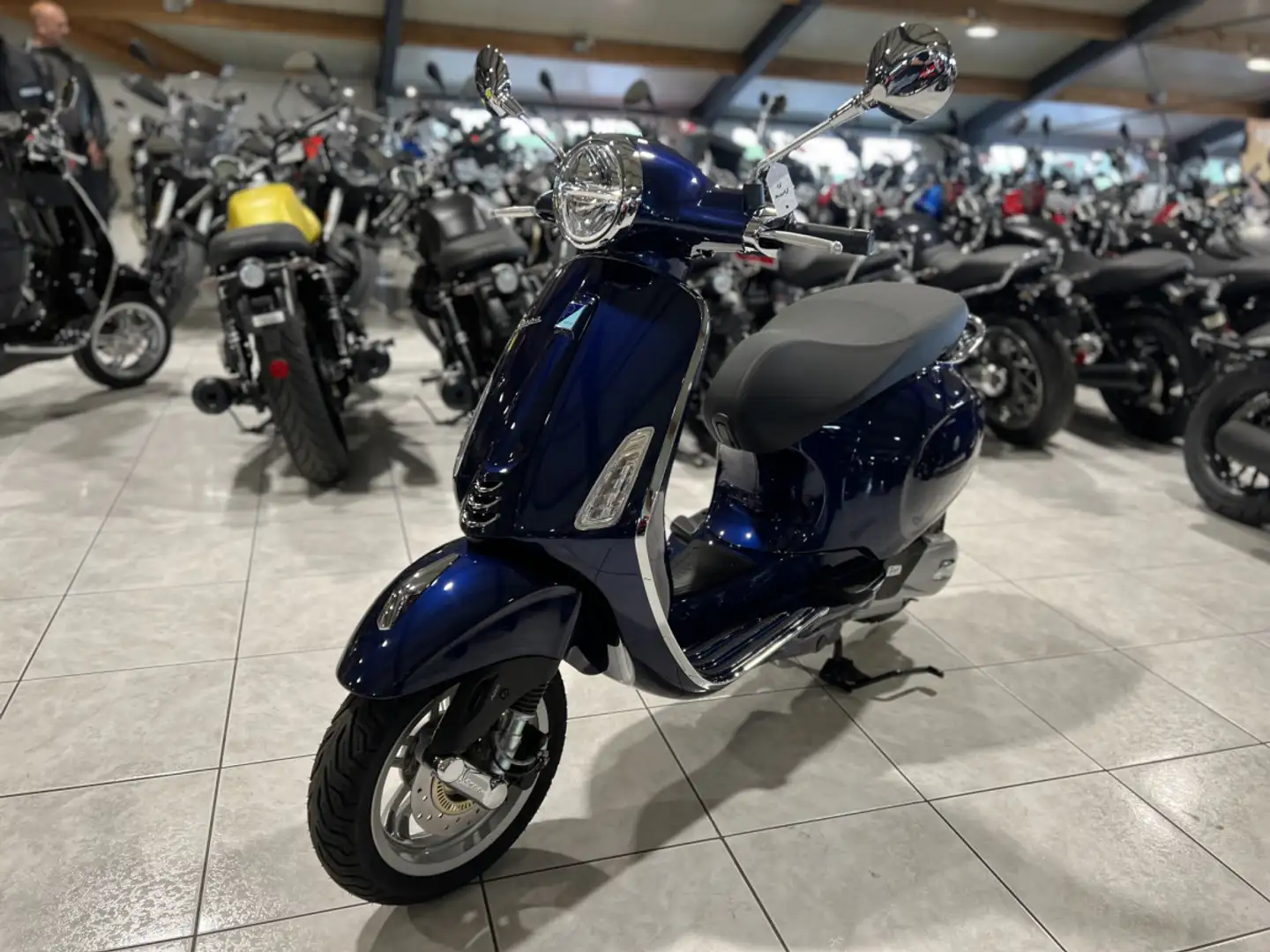 Vespa Primavera 125 E5+ Blauw - 2