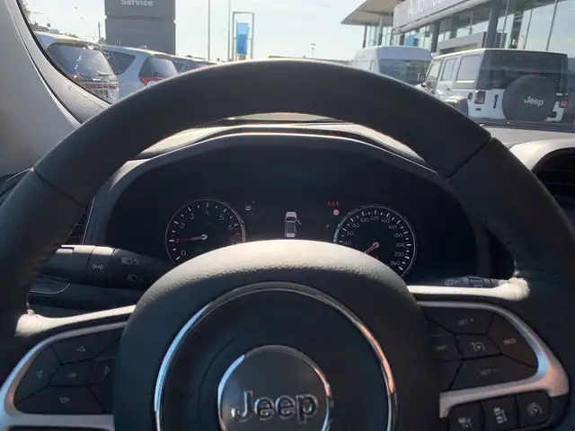 Jeep Renegade view 10