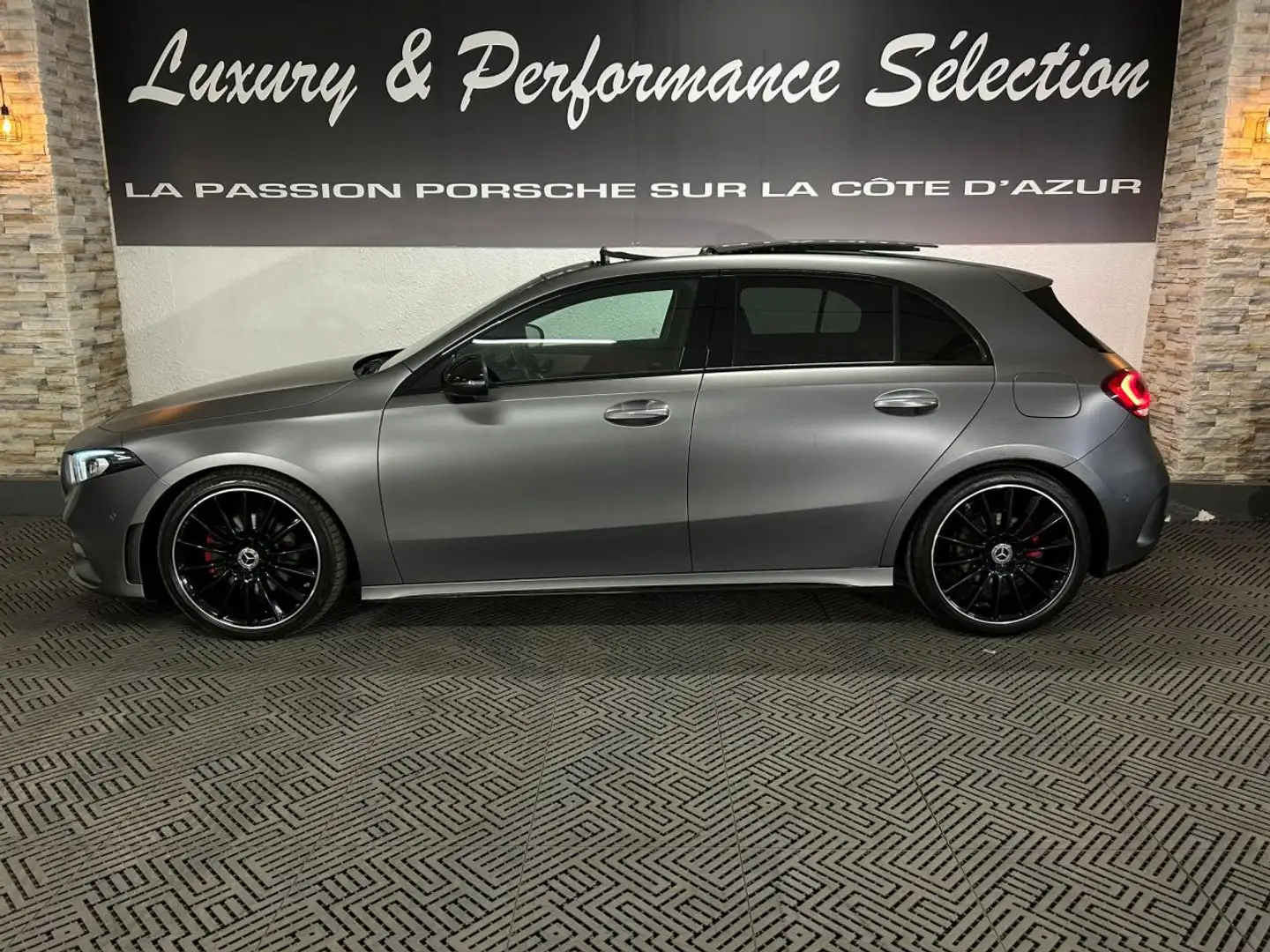 Mercedes-Benz CL A 200 d - BV 8G-DCT  AMG Line - Gris Mat - Françai Gri - 2