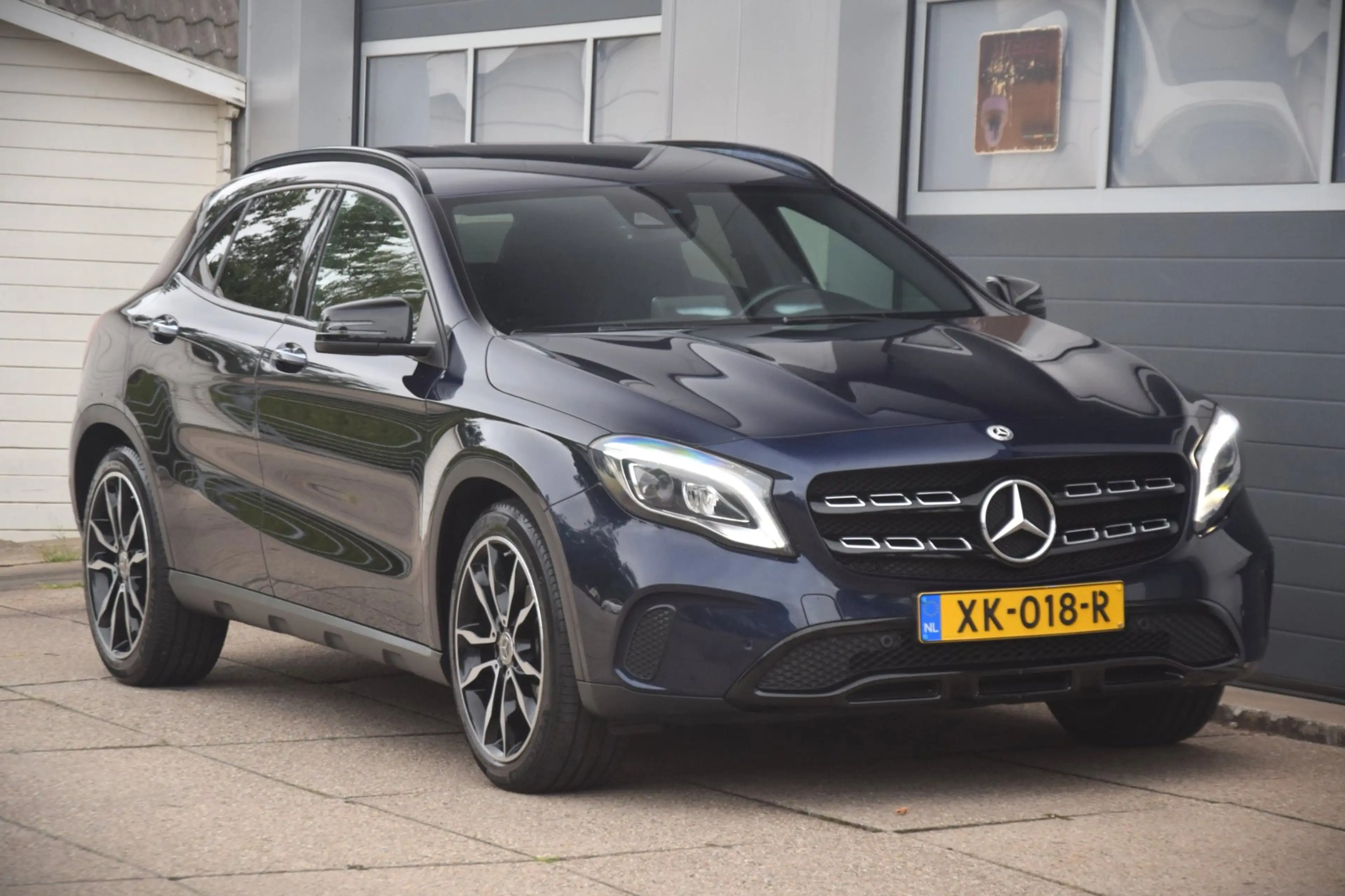 Mercedes-Benz GLA 200 d Premium Plus — photo 21