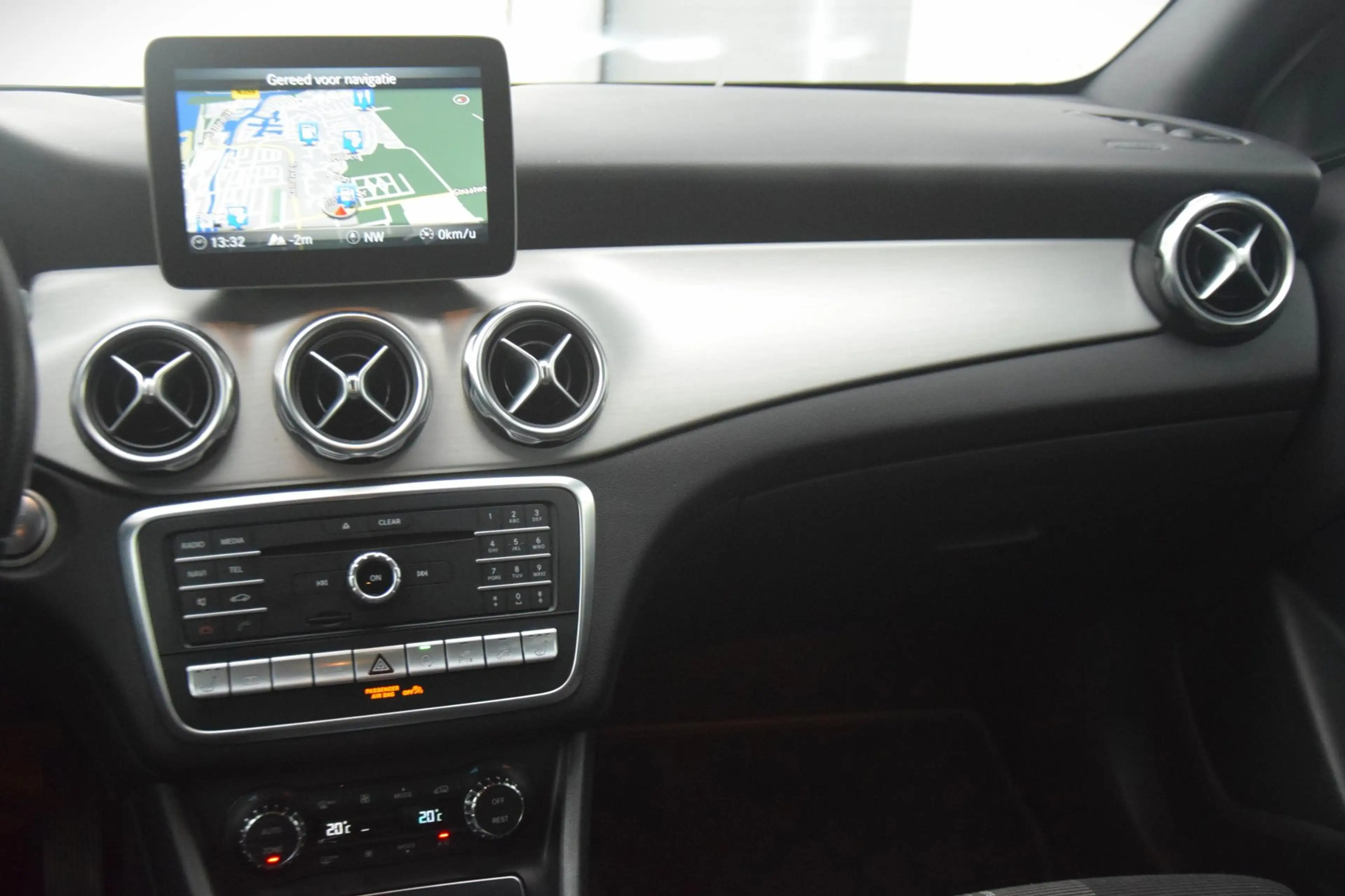 Mercedes-Benz GLA 200 d Premium Plus — photo 12