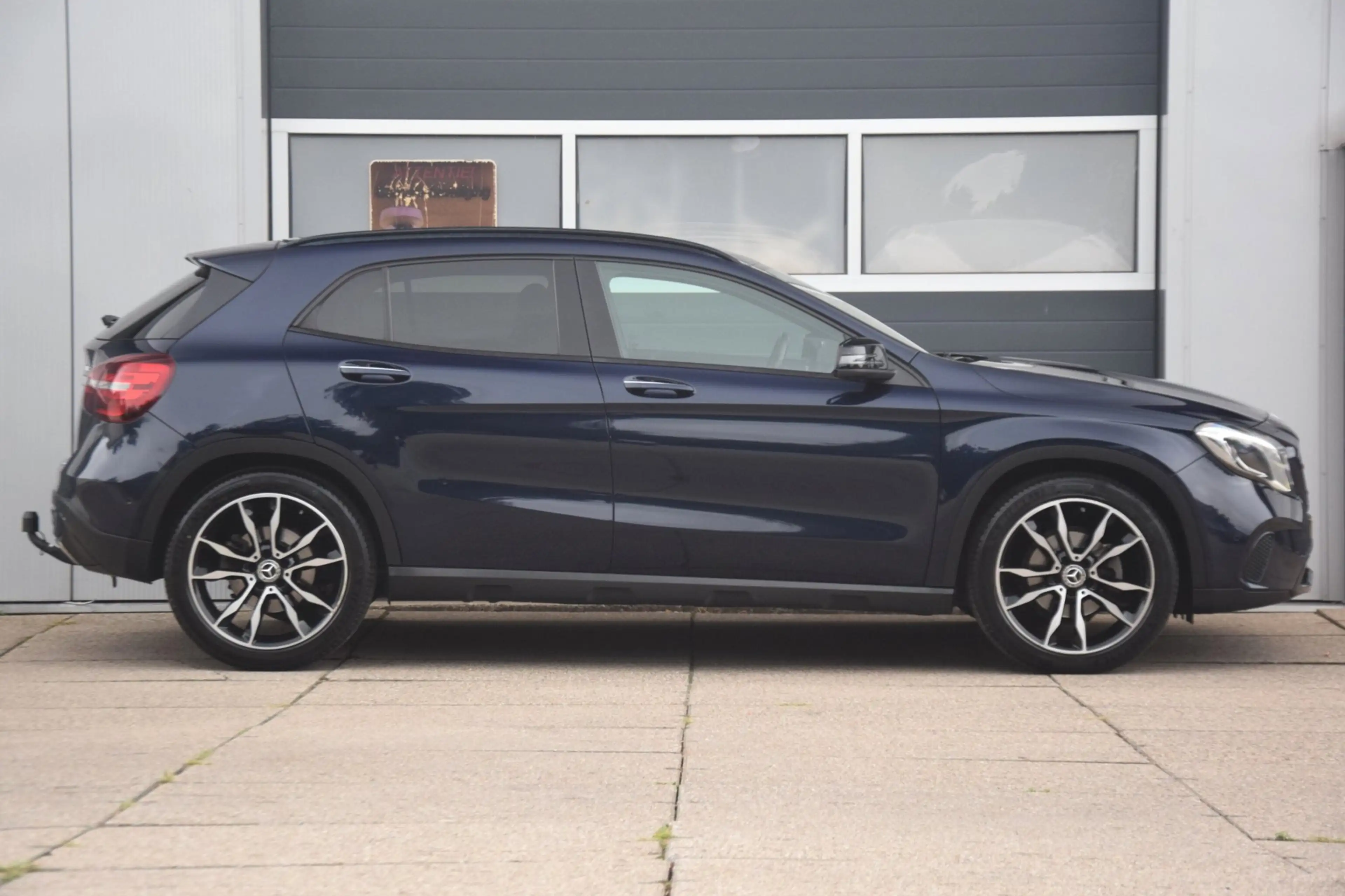 Mercedes-Benz GLA 200 d Premium Plus — photo 4