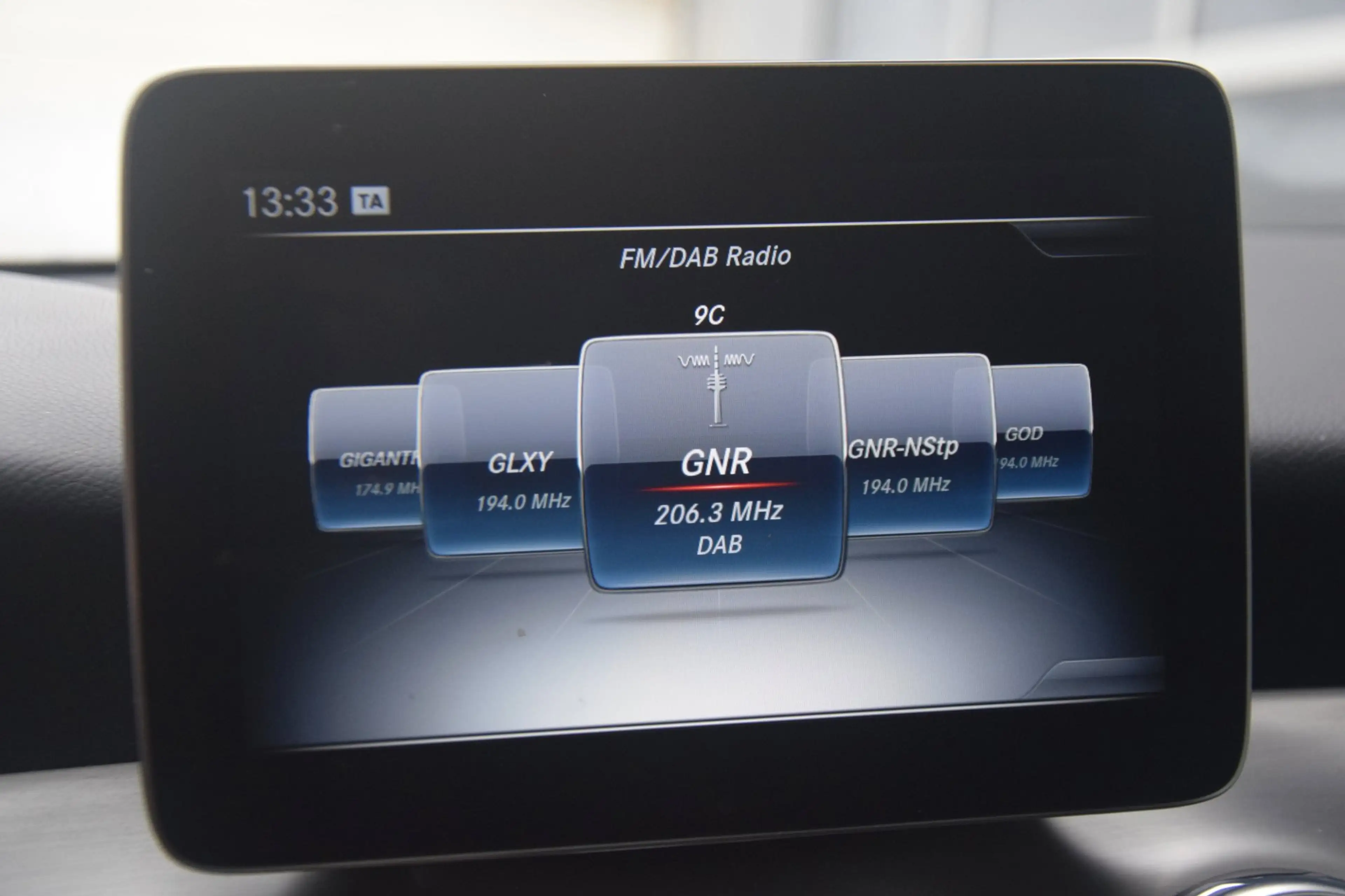 Mercedes-Benz GLA 200 d Premium Plus — photo 14