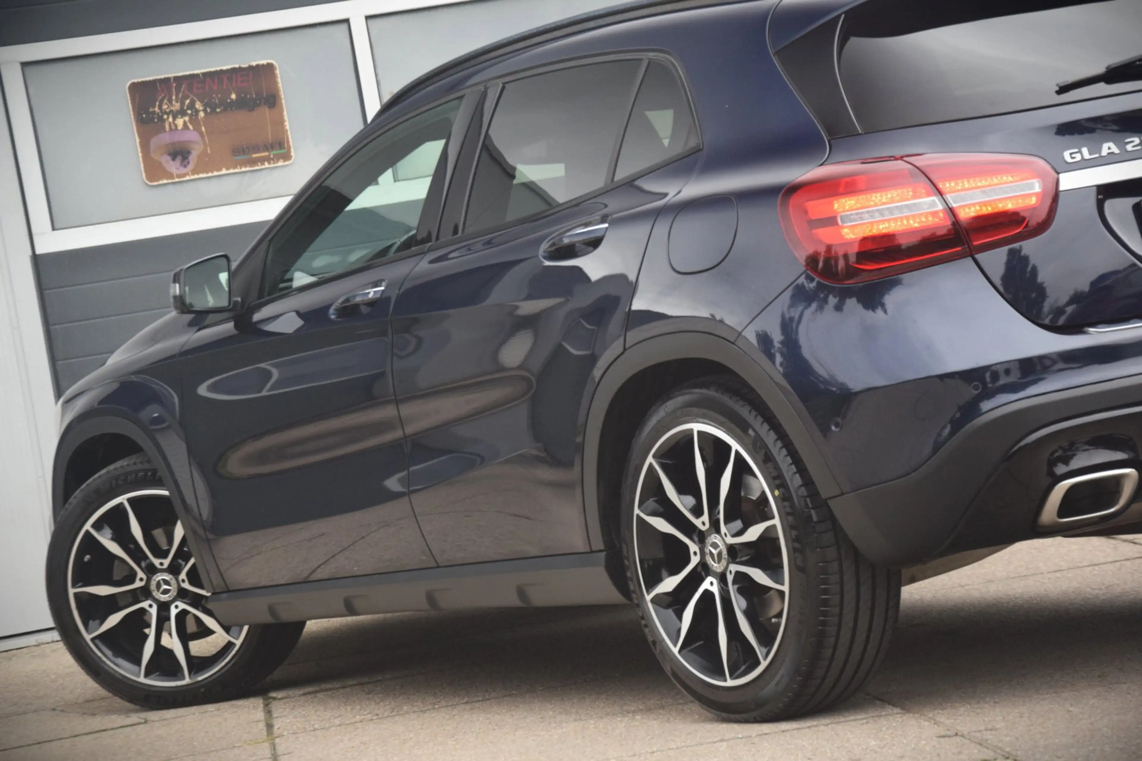 Mercedes-Benz GLA 200 d Premium Plus — photo 26