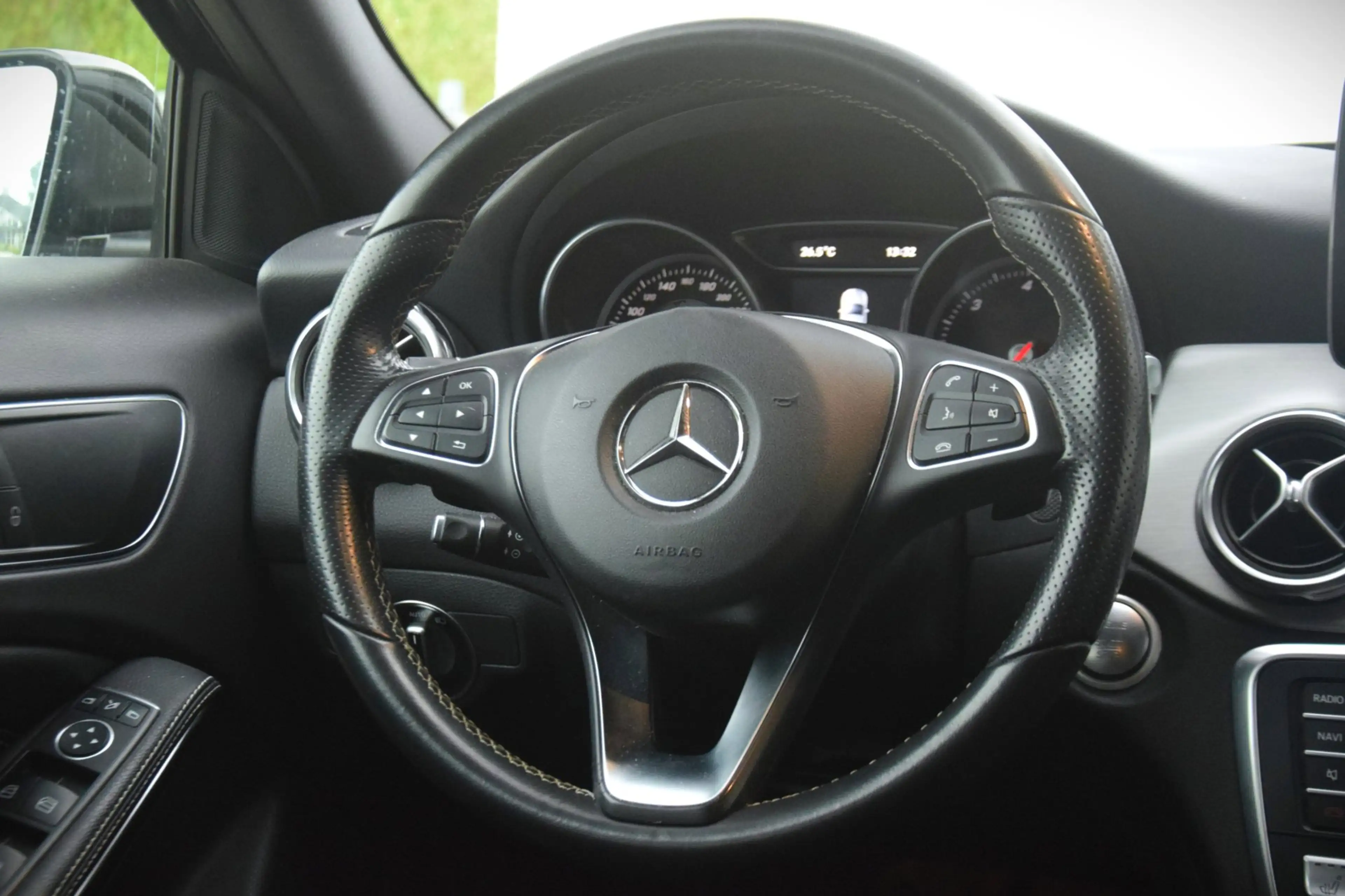 Mercedes-Benz GLA 200 d Premium Plus — photo 11