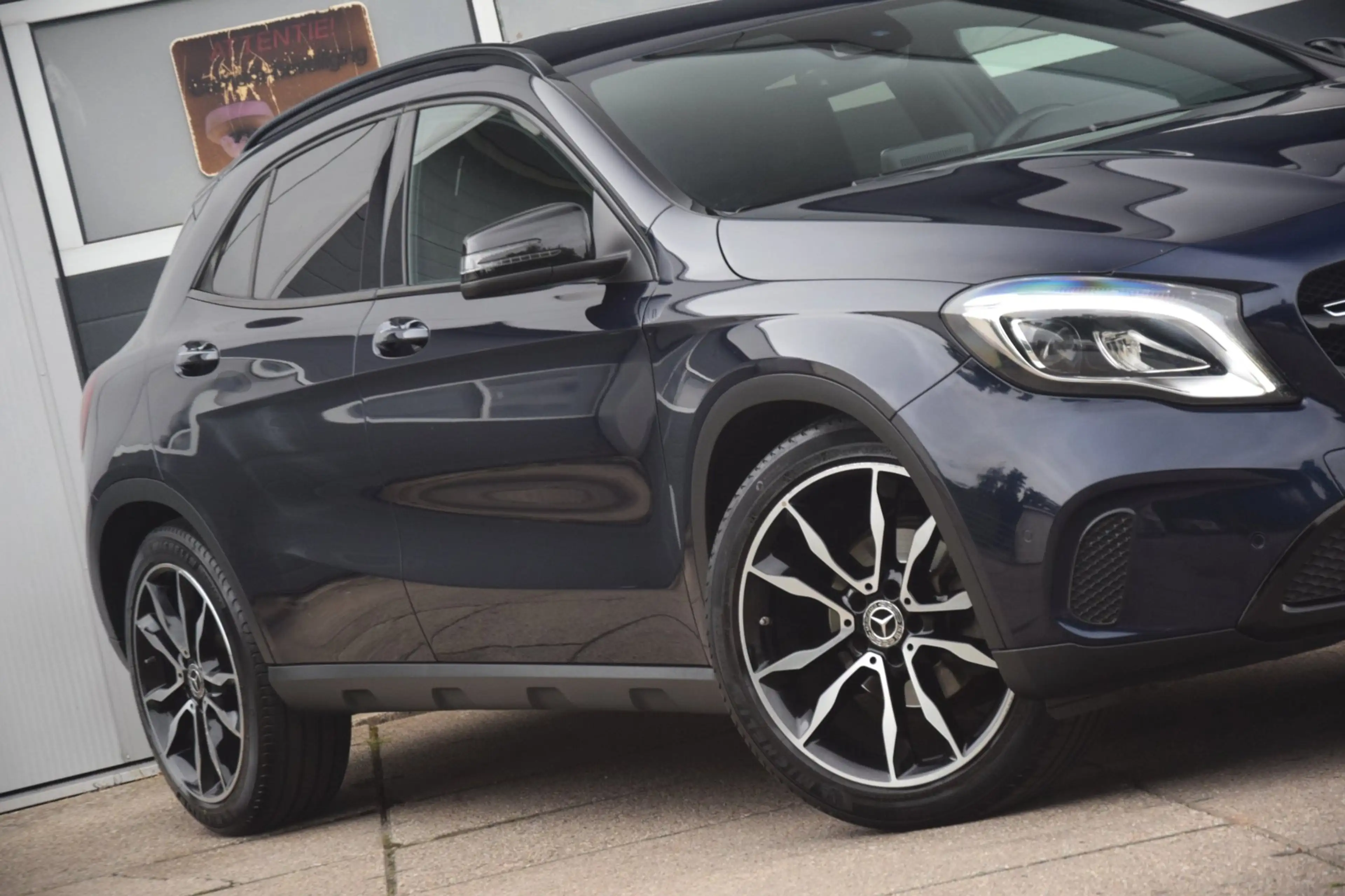 Mercedes-Benz GLA 200 d Premium Plus — photo 2