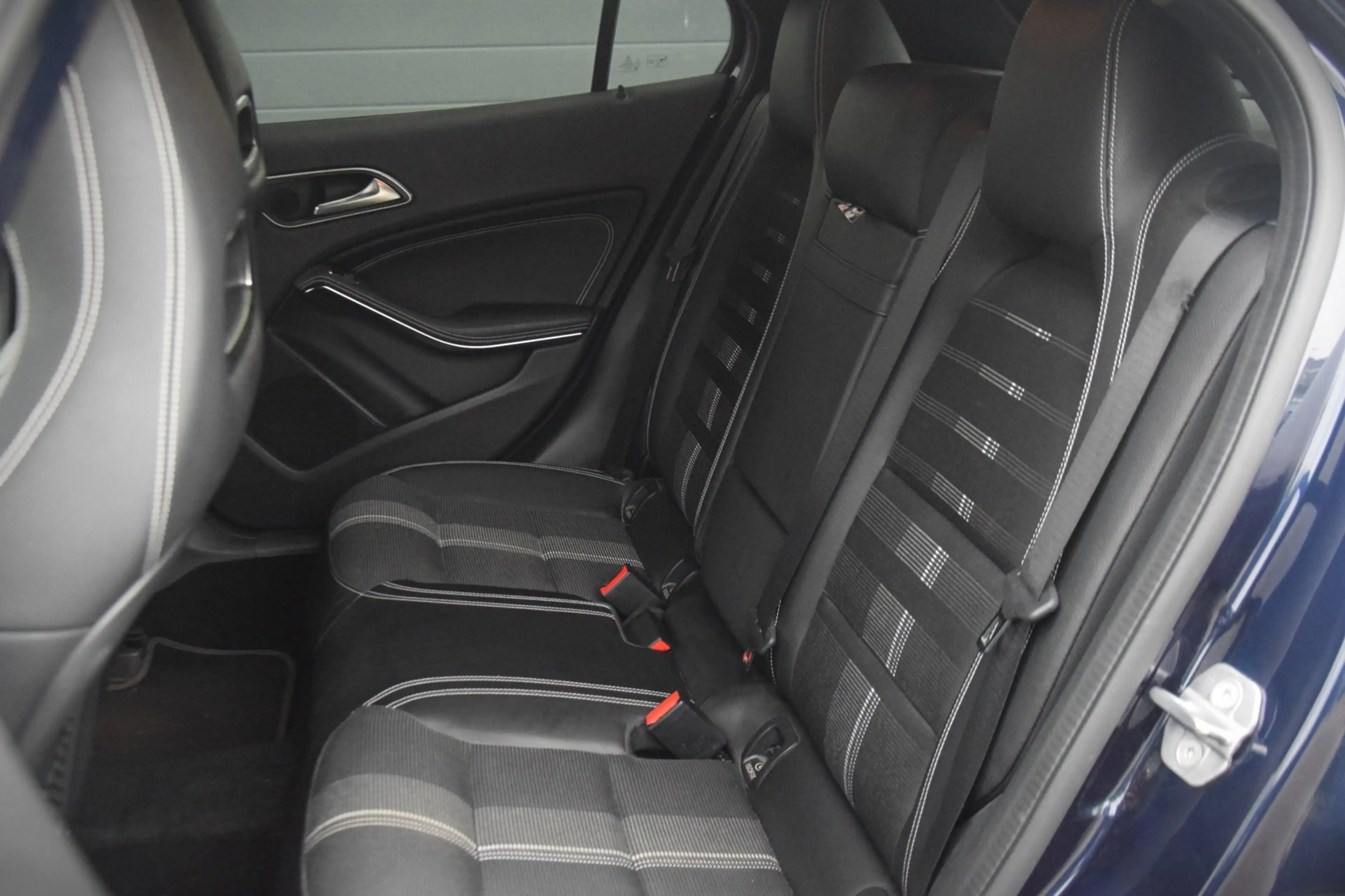 Mercedes-Benz GLA 200 d Premium Plus — photo 10