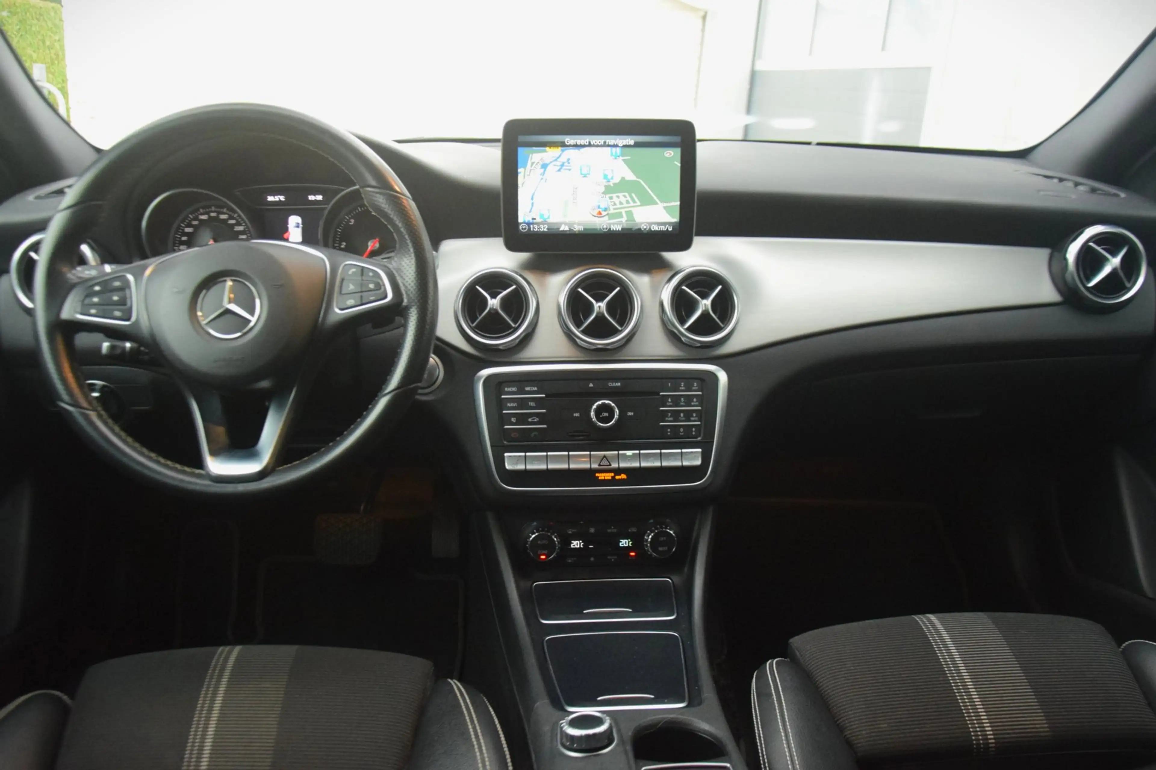 Mercedes-Benz GLA 200 d Premium Plus — photo 7