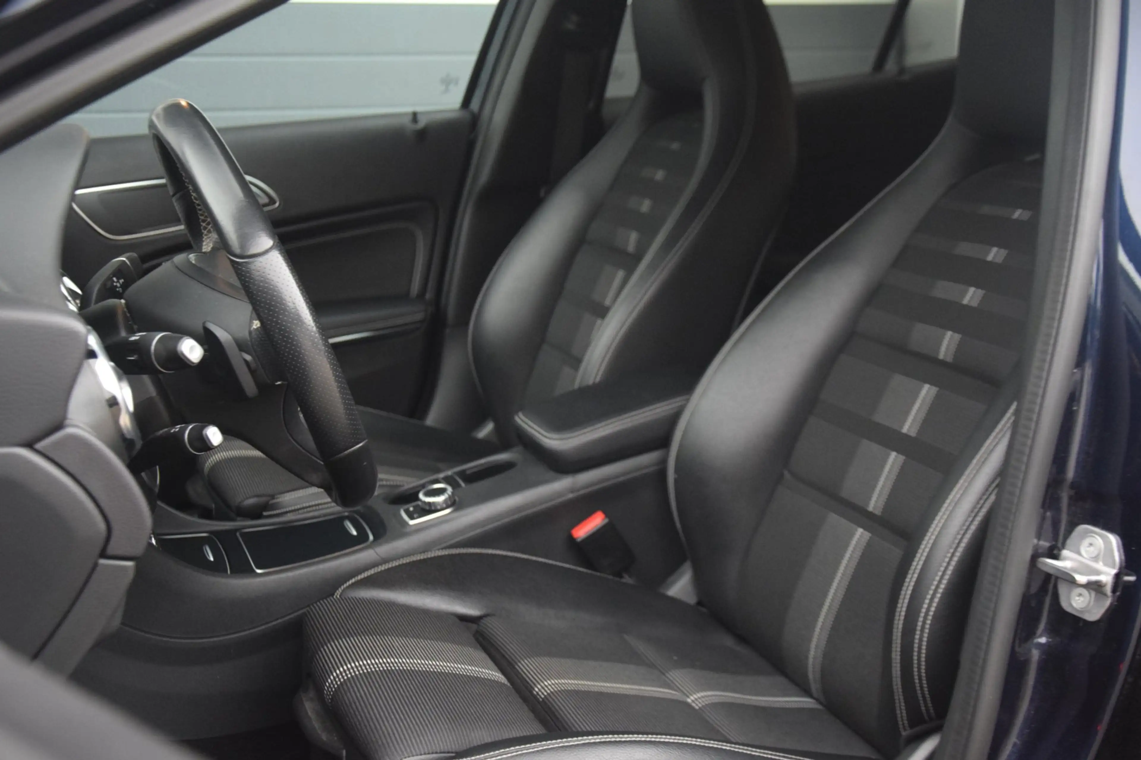 Mercedes-Benz GLA 200 d Premium Plus — photo 9