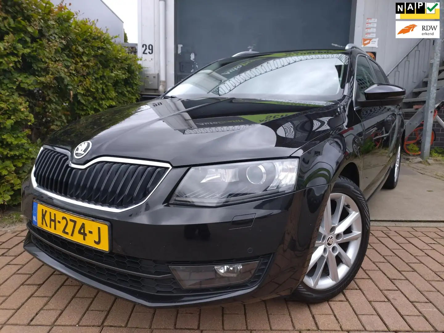 Skoda Octavia Combi 1.4 TSI Greentech Style Business DSG Noir - 1