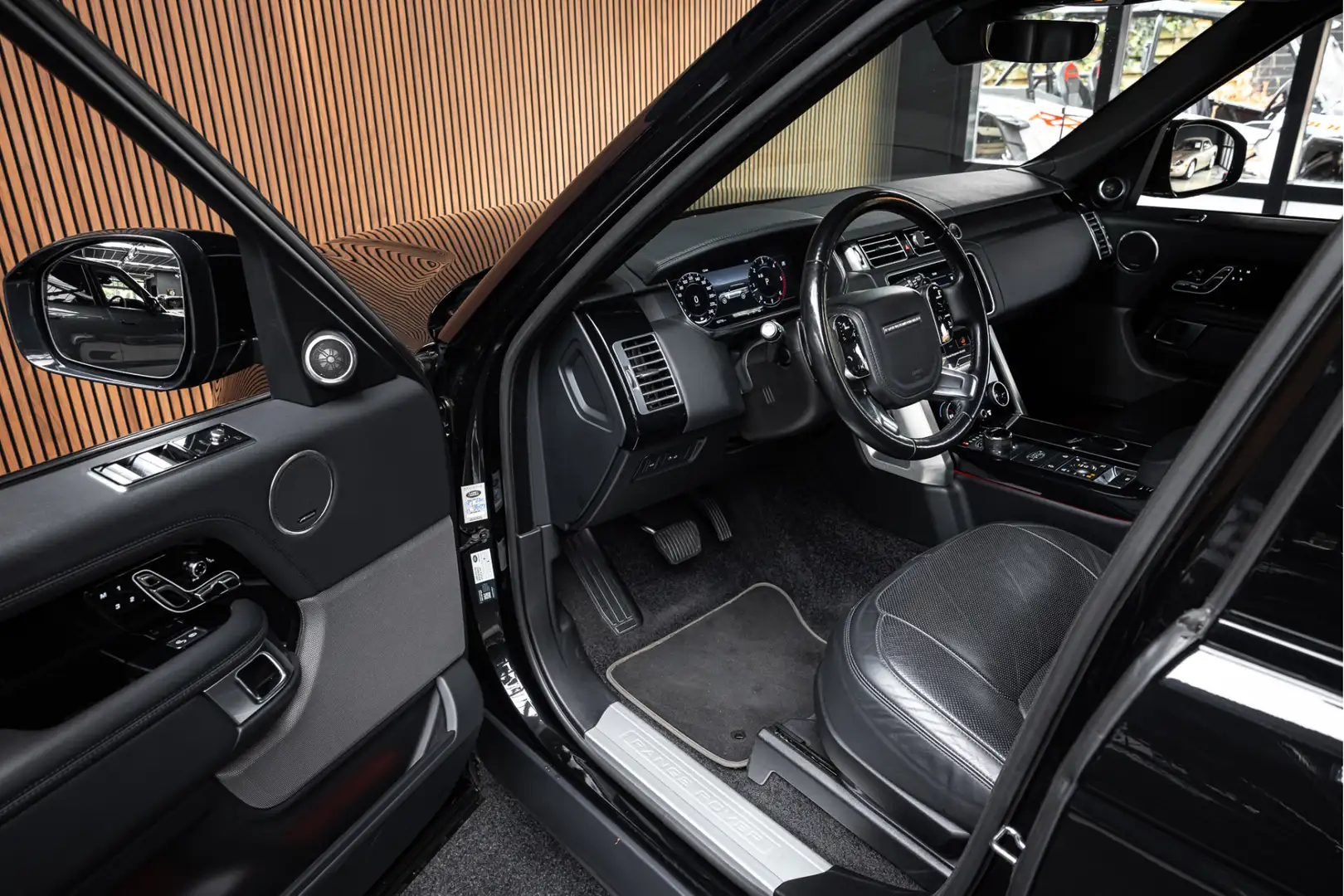 Land Rover Range Rover 3.0 SDV6 Vogue | Leder | Black Pack | Meridian | S Zwart - 2