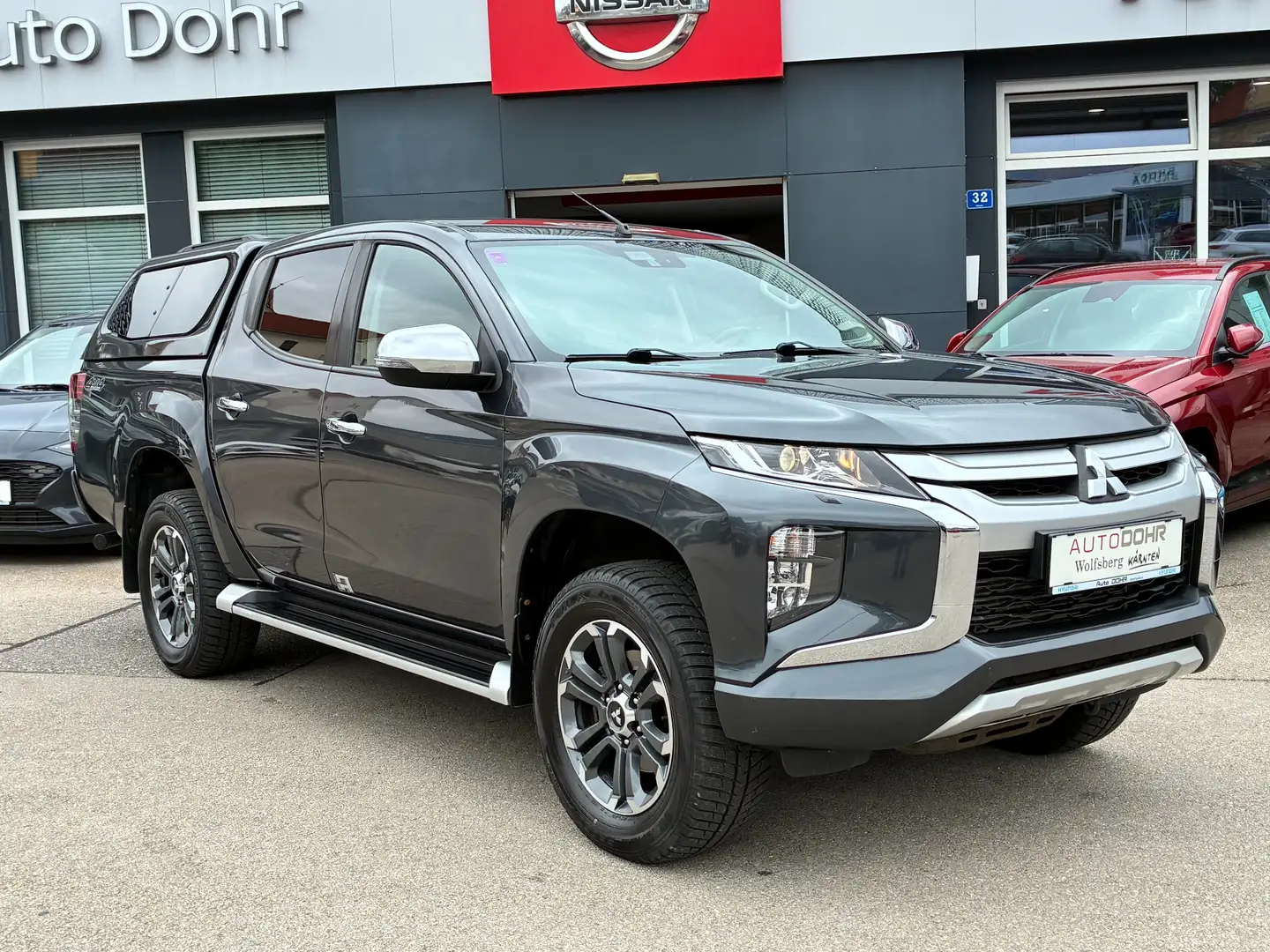 Mitsubishi L200 2,2 DI-D HP 4WD Doppelkabine Intense Grau - 2