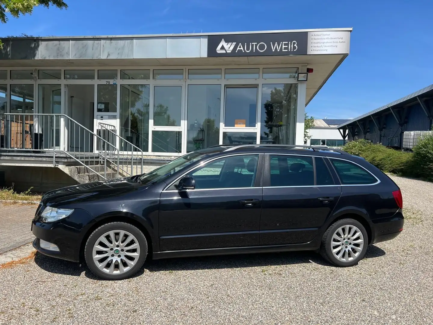 Skoda Superb Combi Exclusiv/NAVI/BI-XENON/MEMORY/TEMPO Schwarz - 2
