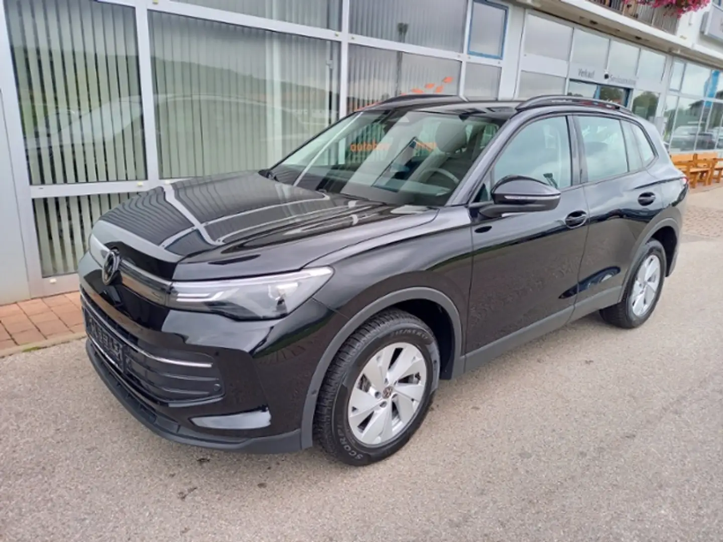 Volkswagen Tiguan Life 4-Motion NAVI ACC RFK SHZ Schwarz - 2