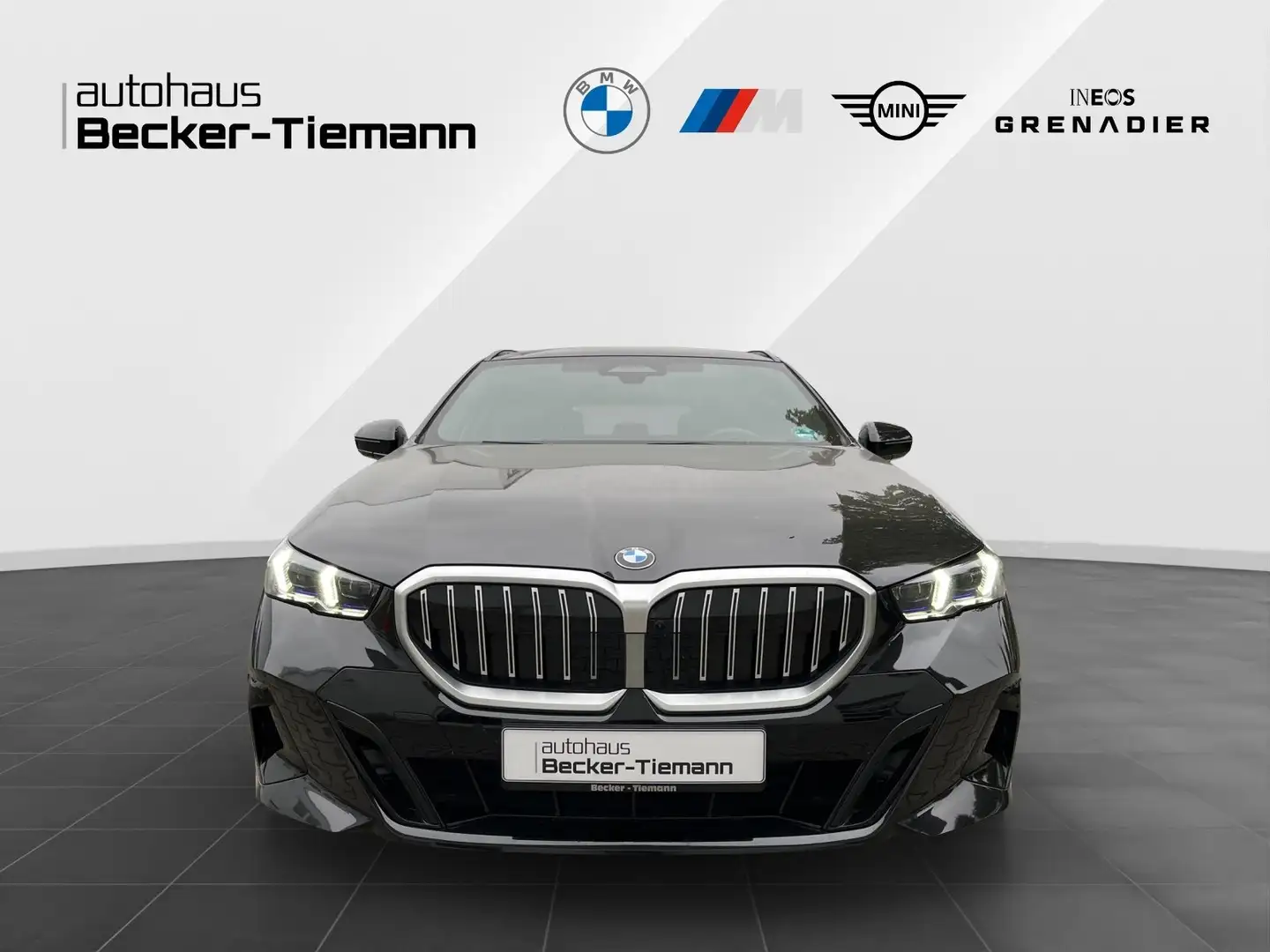 BMW 520 d Touring M Sport NP:83.410,- AHK Pano Standhz. HK Schwarz - 2
