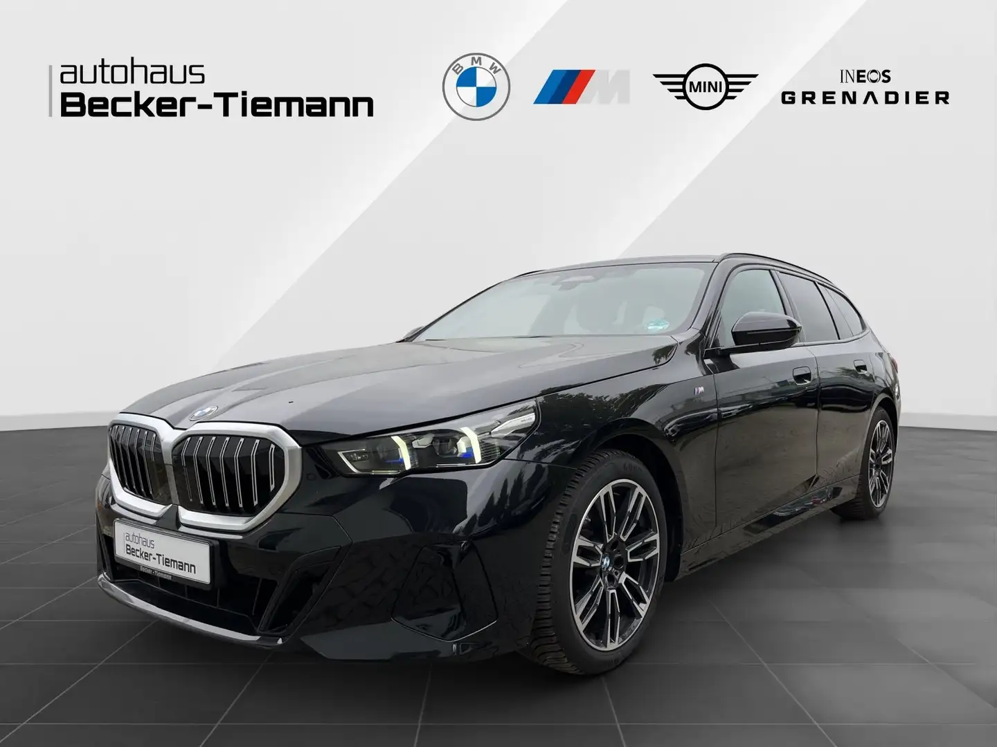 BMW 520 d Touring M Sport NP:83.410,- AHK Pano Standhz. HK Schwarz - 1