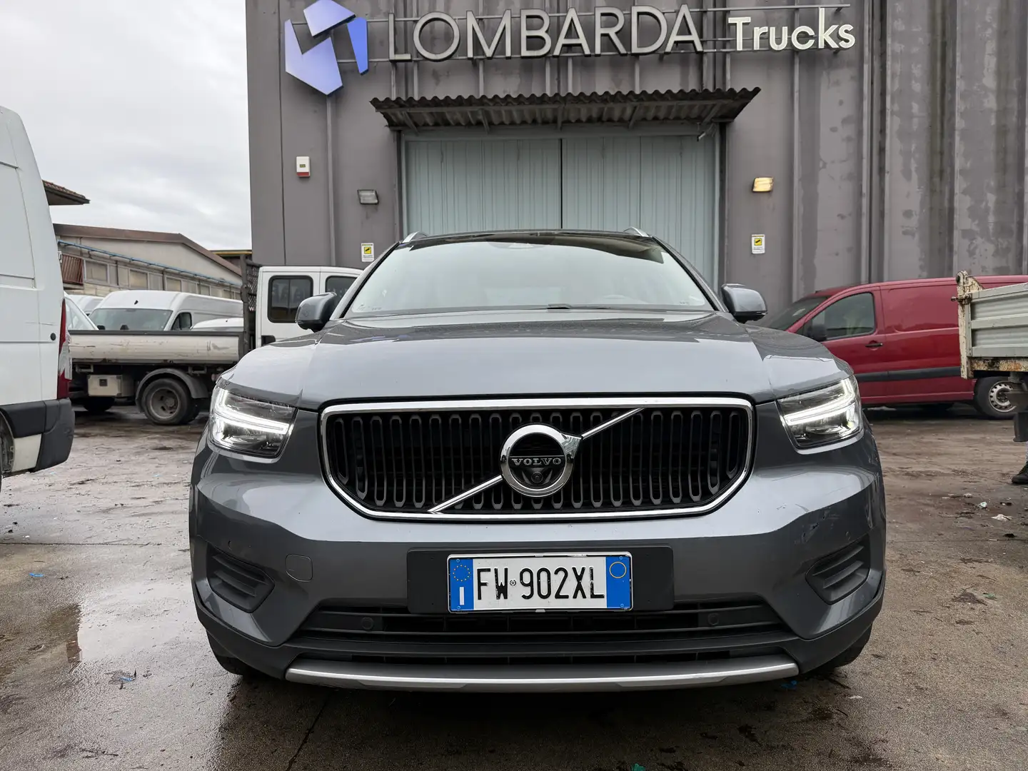 Volvo XC40 AUTOCARRO/2.0/EURO 6D-TEMP/2019 Gris - 2