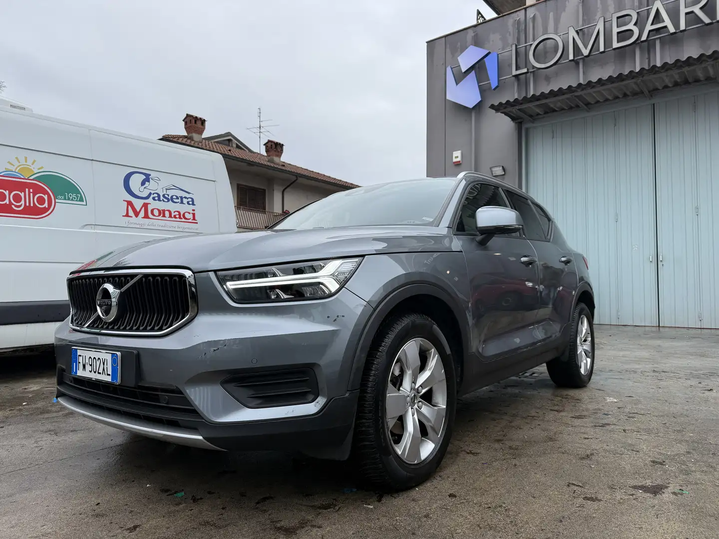 Volvo XC40 AUTOCARRO/2.0/EURO 6D-TEMP/2019 Gris - 1