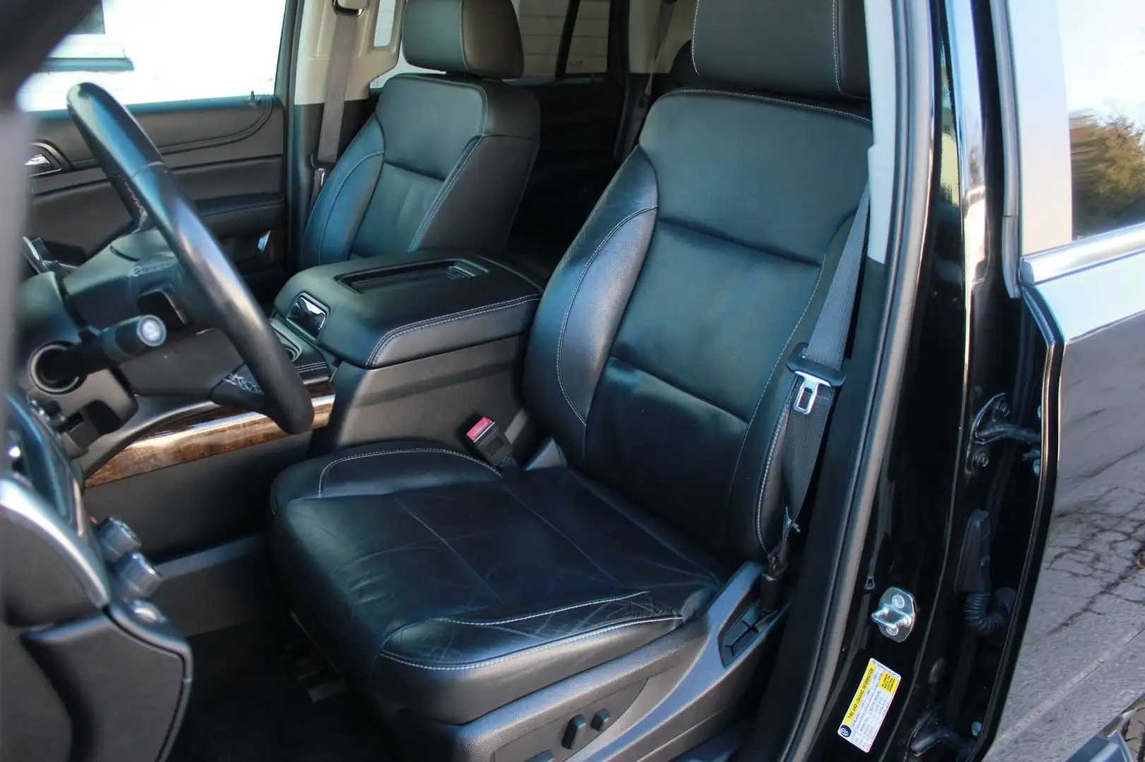 Chevrolet Tahoe 5,3 l V8 LT - AWD, 7 Sitze Schwarz - 2