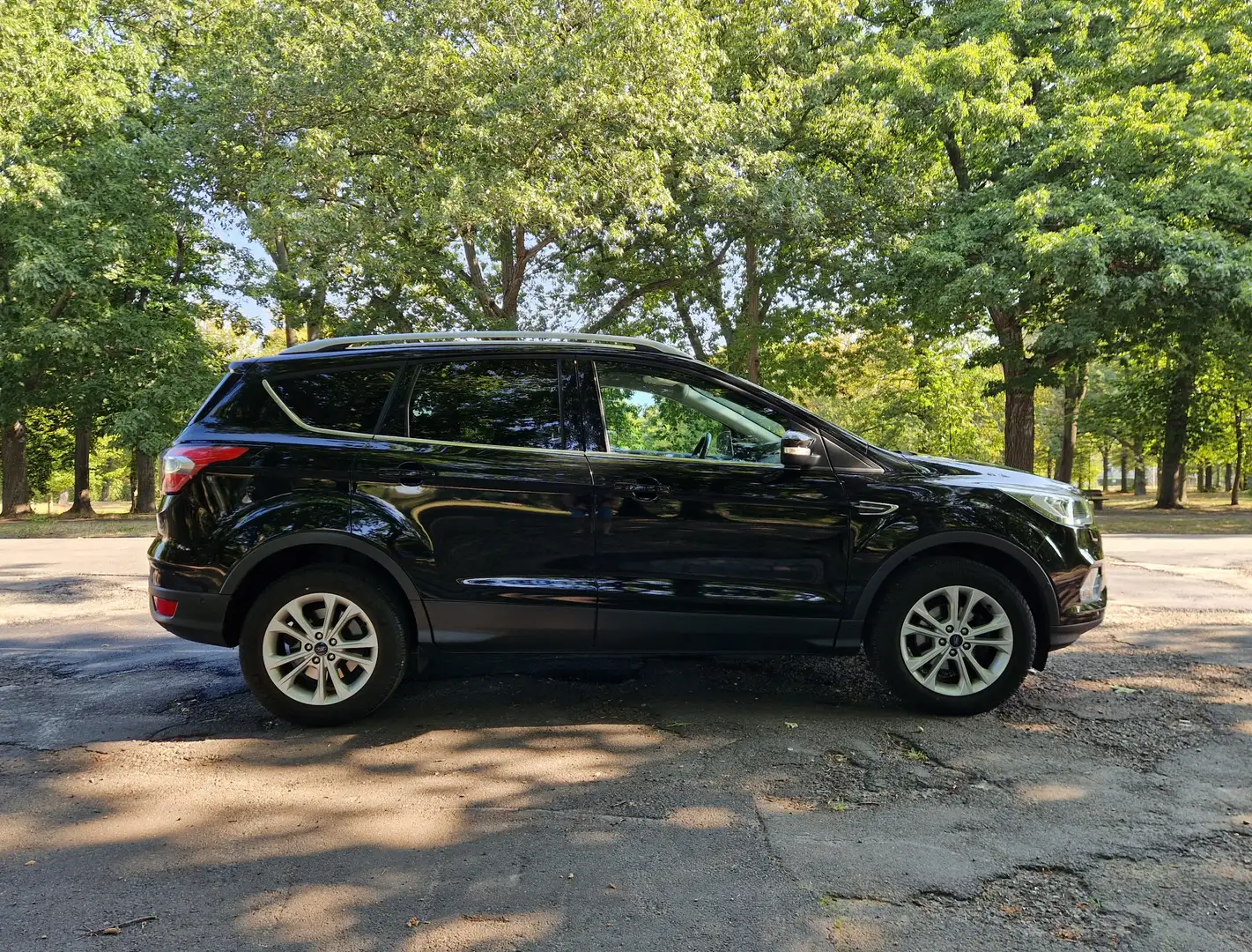 Ford Kuga Kuga 1.5 EcoBoost 2x4 Titanium Schwarz - 2