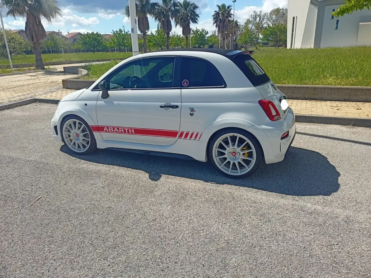 Abarth 695C 2024