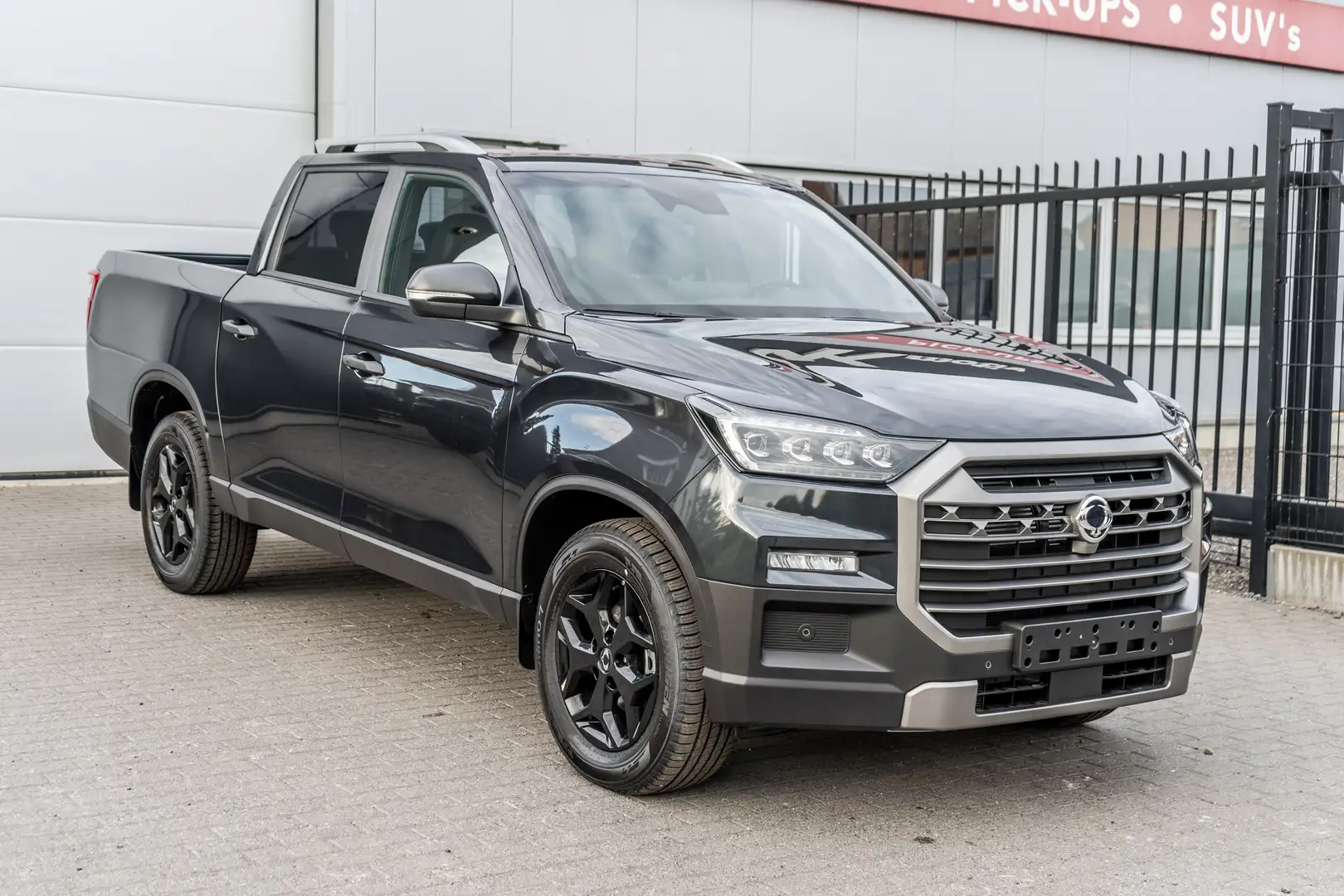 SsangYong Musso Grand 2.2D 4X4 Black Edition - Automaat - 30.500ex Zwart - 1
