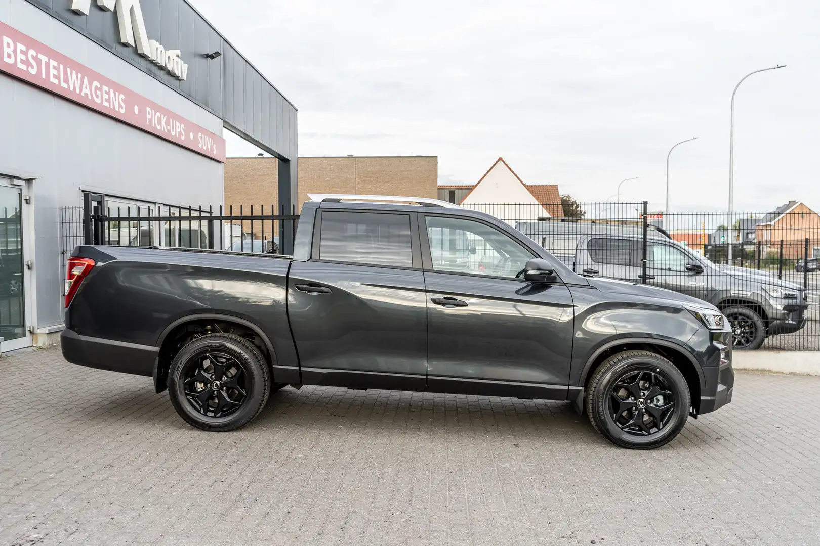 SsangYong Musso Grand 2.2D 4X4 Black Edition - Automaat - 30.500ex Zwart - 2
