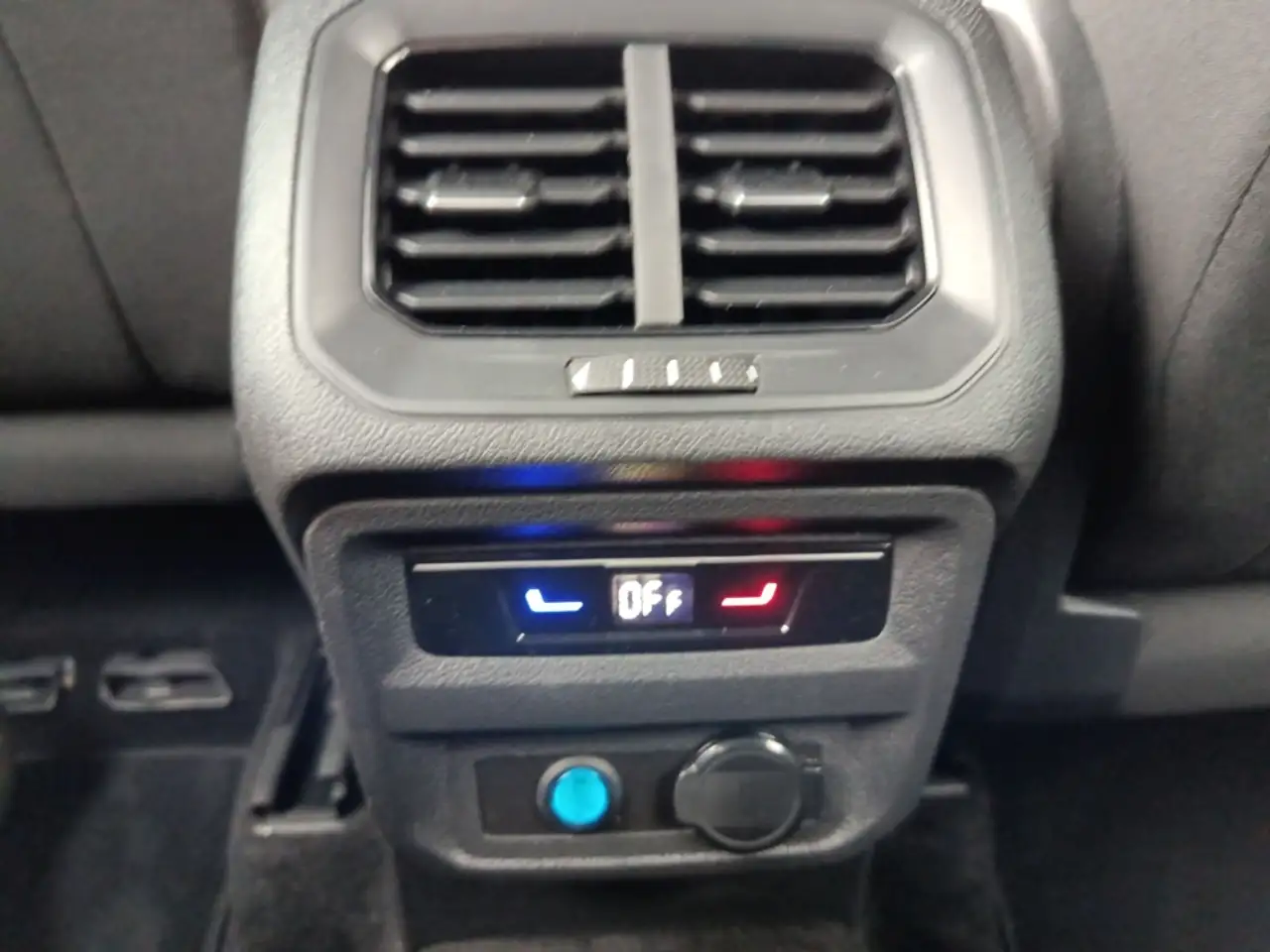 Volkswagen Tiguan Active 2.0 TDI BMT LED, Anhängerkupplung 20