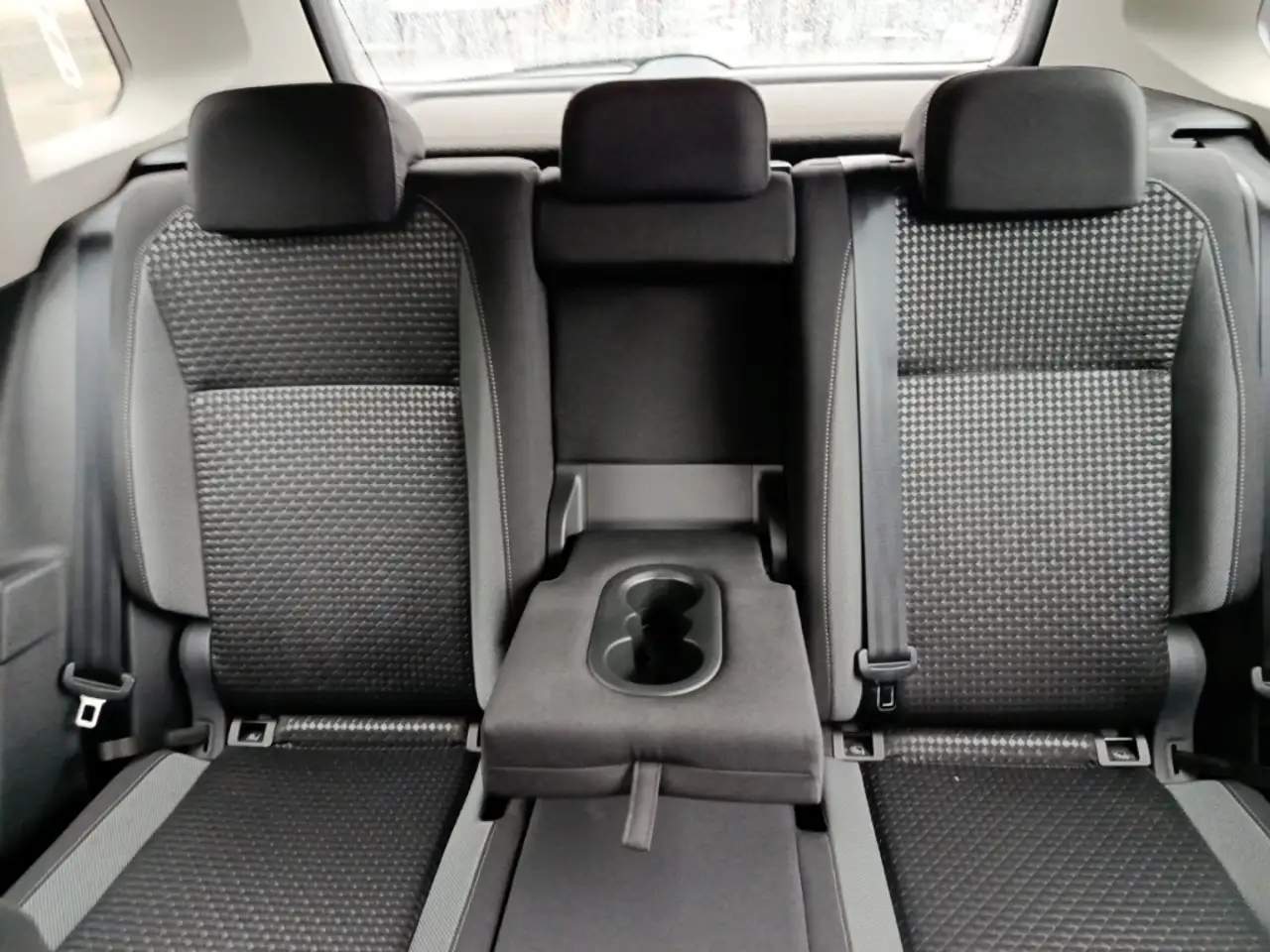 Volkswagen Tiguan Active 2.0 TDI BMT LED, Anhängerkupplung 19