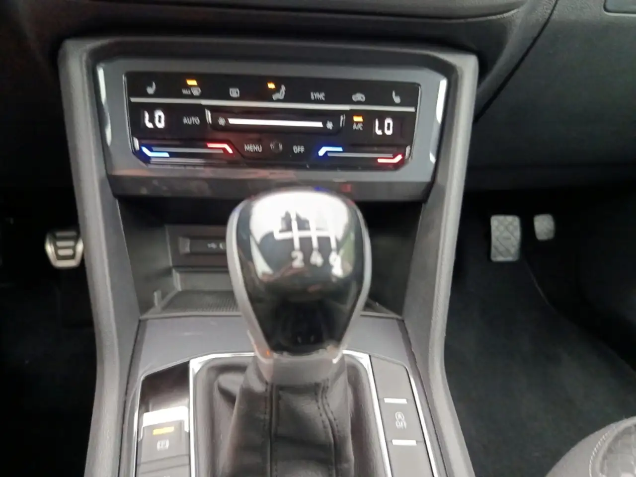 Volkswagen Tiguan Active 2.0 TDI BMT LED, Anhängerkupplung 10