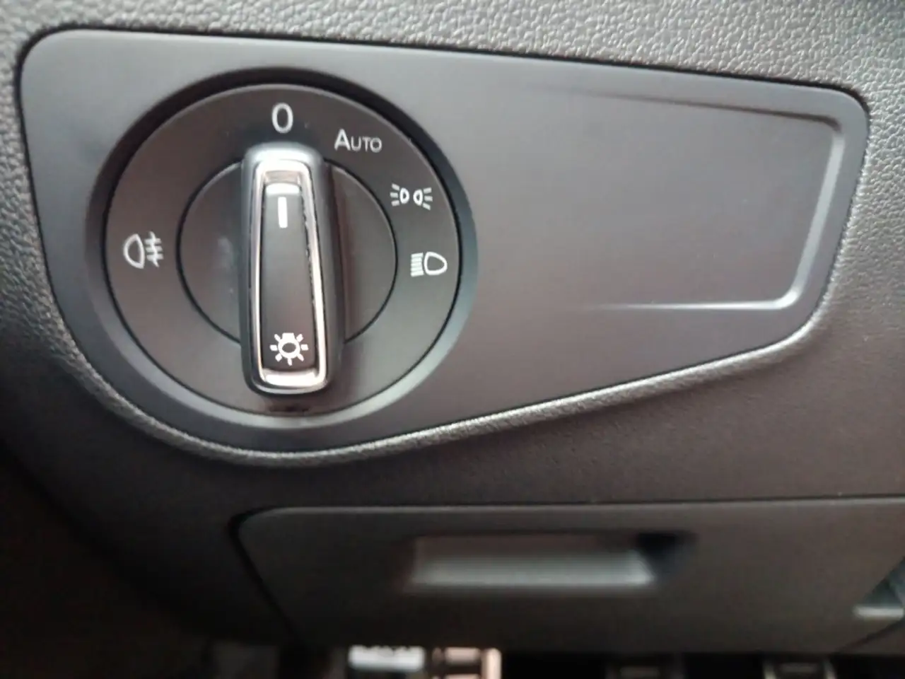 Volkswagen Tiguan Active 2.0 TDI BMT LED, Anhängerkupplung 15