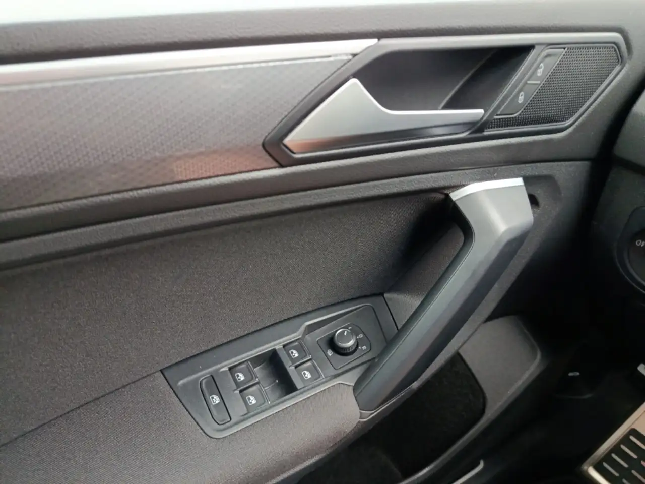 Volkswagen Tiguan Active 2.0 TDI BMT LED, Anhängerkupplung 16