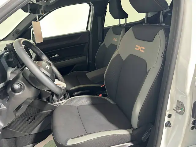 Dacia Duster view 8
