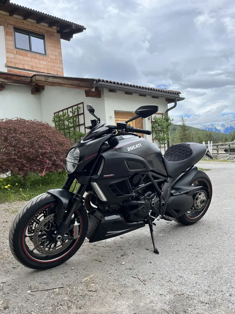 Ducati Diavel Carbon Schwarz - 1