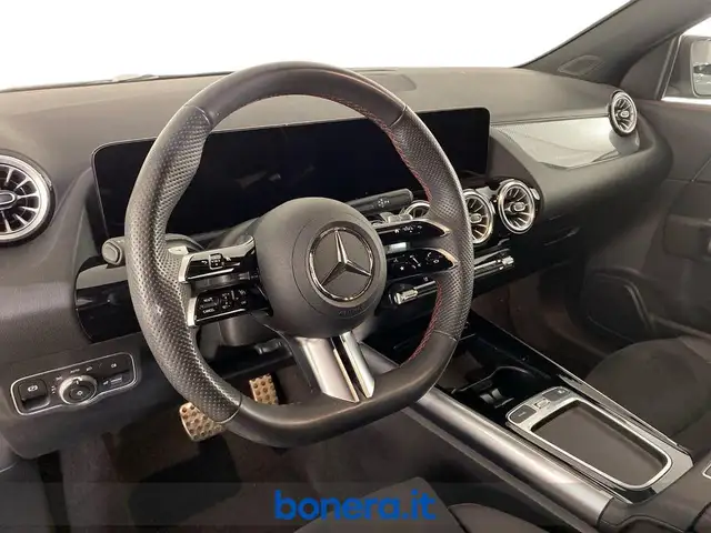 Mercedes-Benz Gla view 12