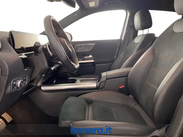 Mercedes-Benz Gla view 11