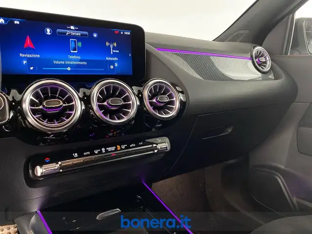 Mercedes-Benz Gla view 13