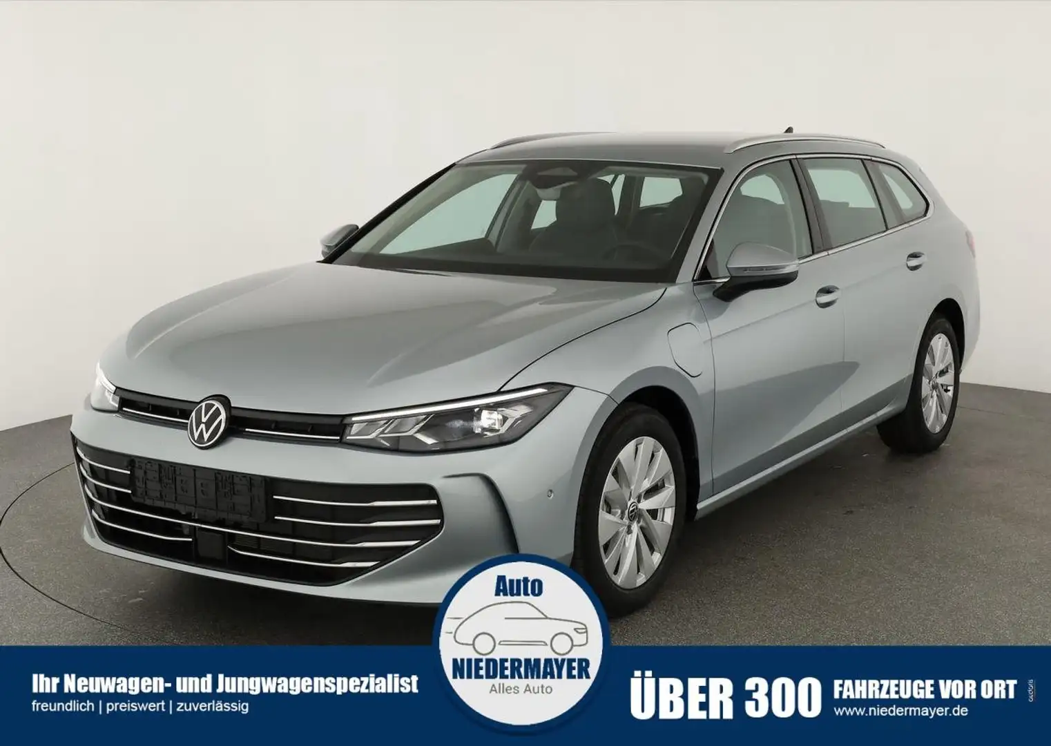 Volkswagen Passat Variant 1.5 eHybrid Business, AHK, Navi, Winterpaket, sofo Silber - 1