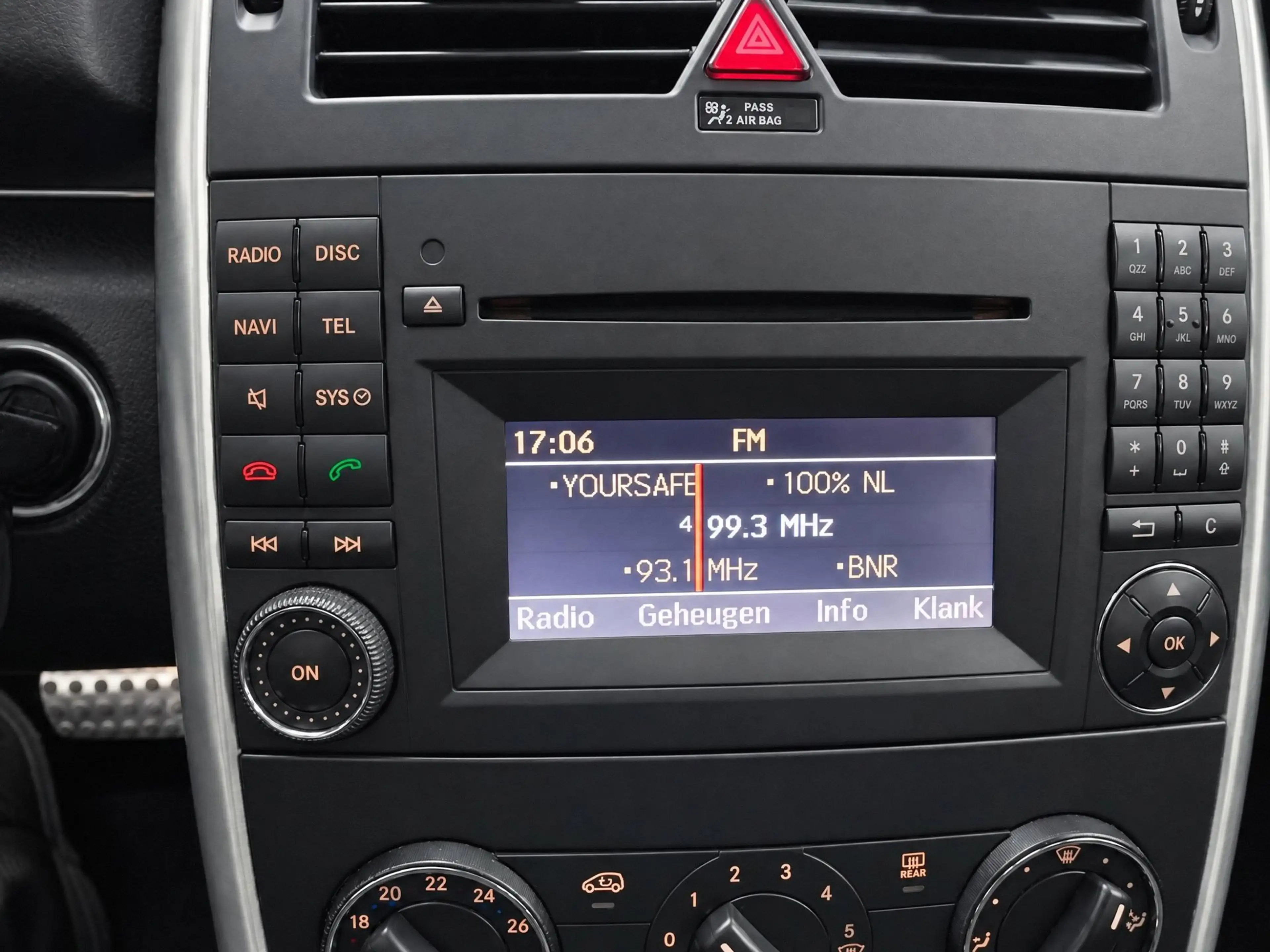 Mercedes-Benz B 200 // PANORAMADAK // PDC VOOR&ACHTER // AIRCO // TREK — photo 16