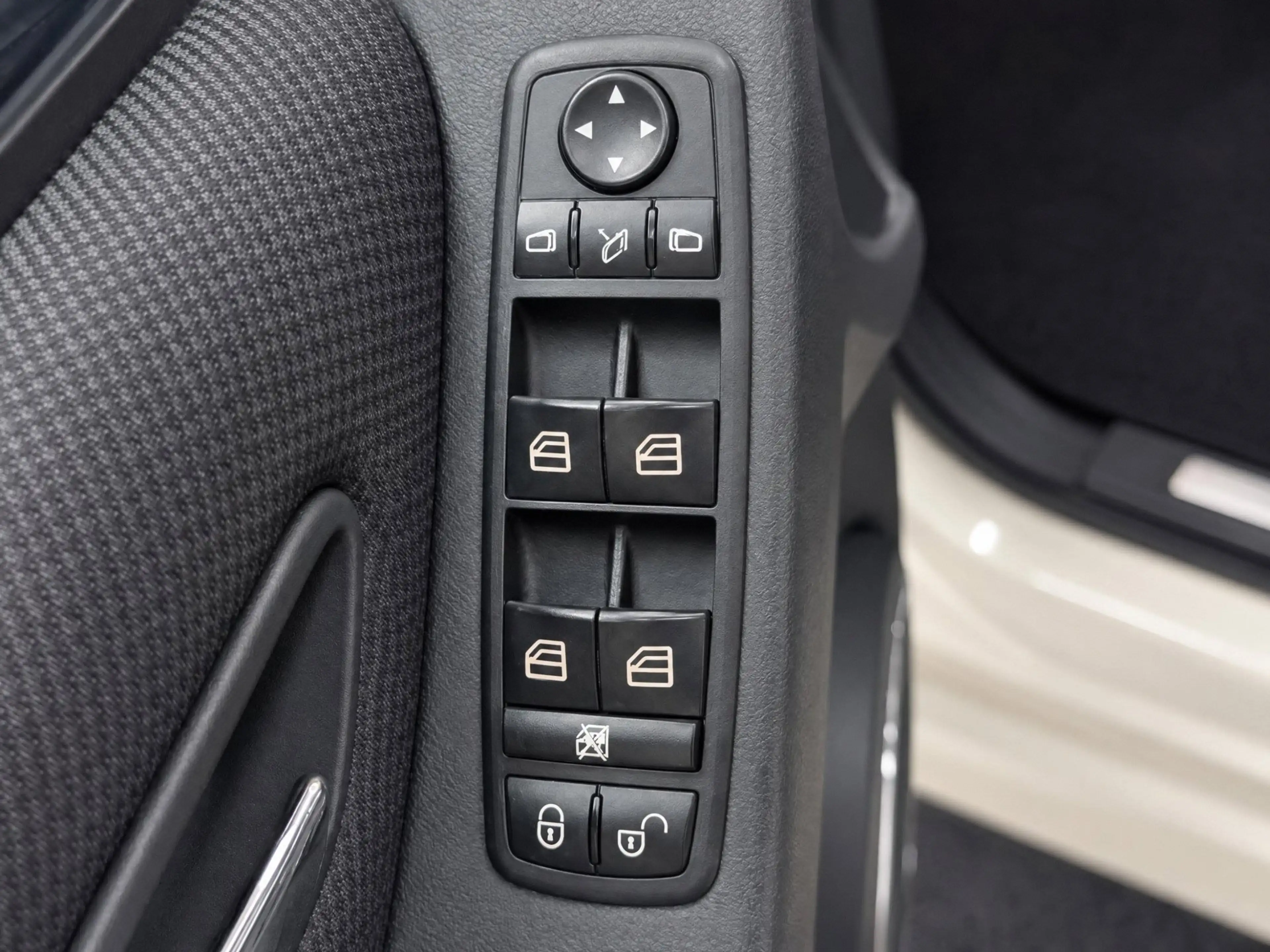 Mercedes-Benz B 200 // PANORAMADAK // PDC VOOR&ACHTER // AIRCO // TREK — photo 25