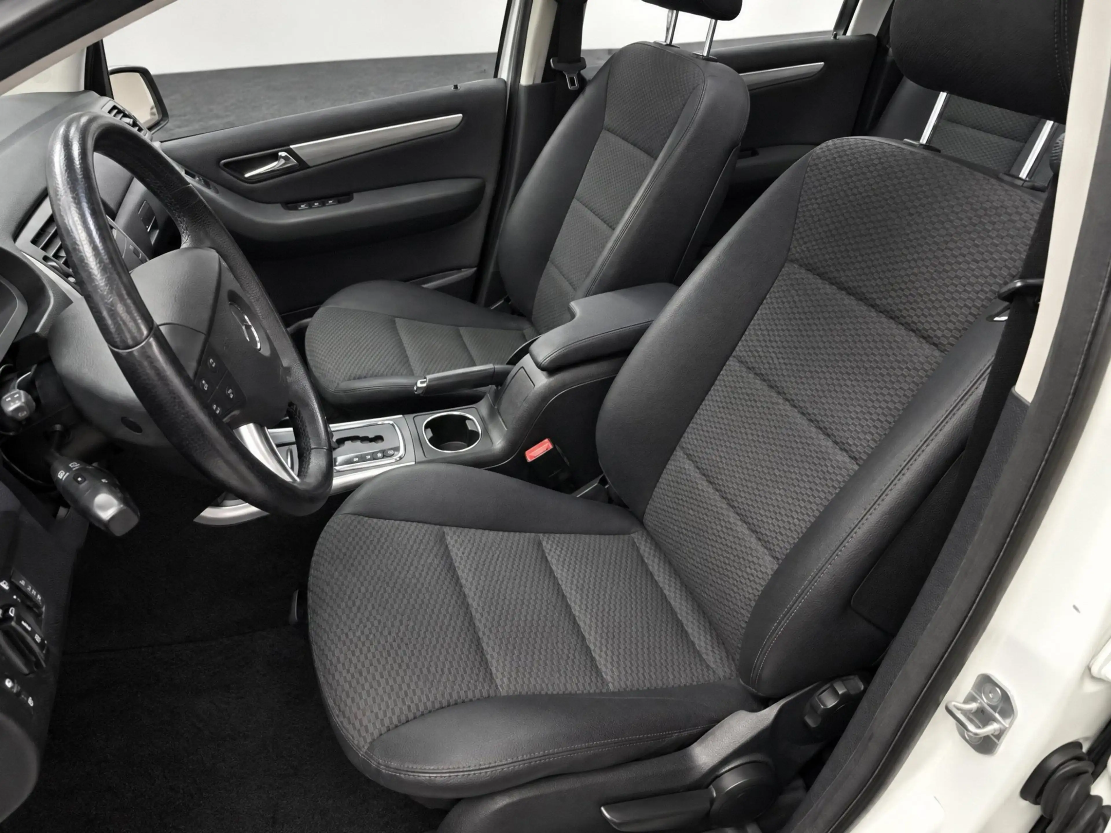 Mercedes-Benz B 200 // PANORAMADAK // PDC VOOR&ACHTER // AIRCO // TREK — photo 6