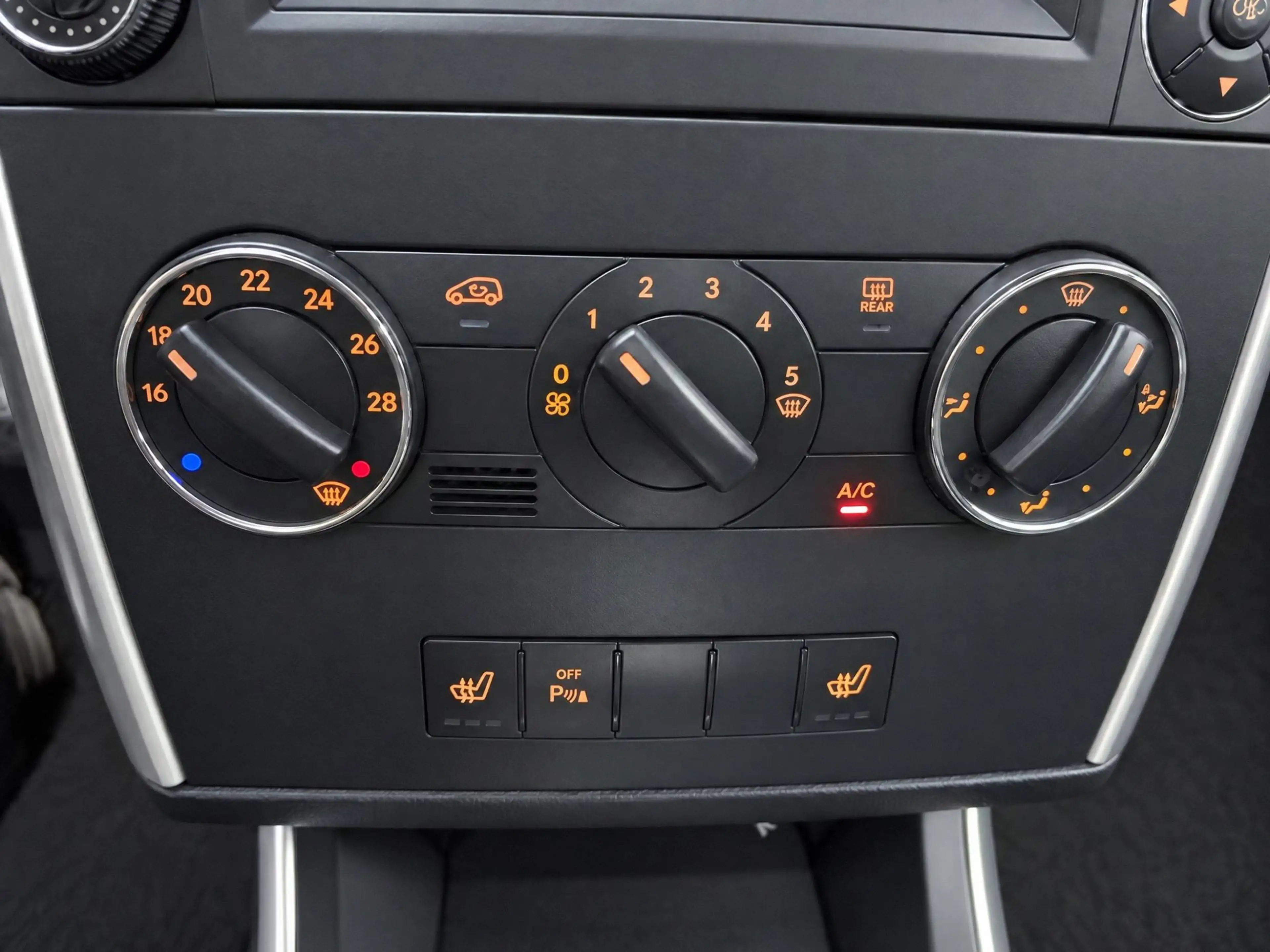 Mercedes-Benz B 200 // PANORAMADAK // PDC VOOR&ACHTER // AIRCO // TREK — photo 15